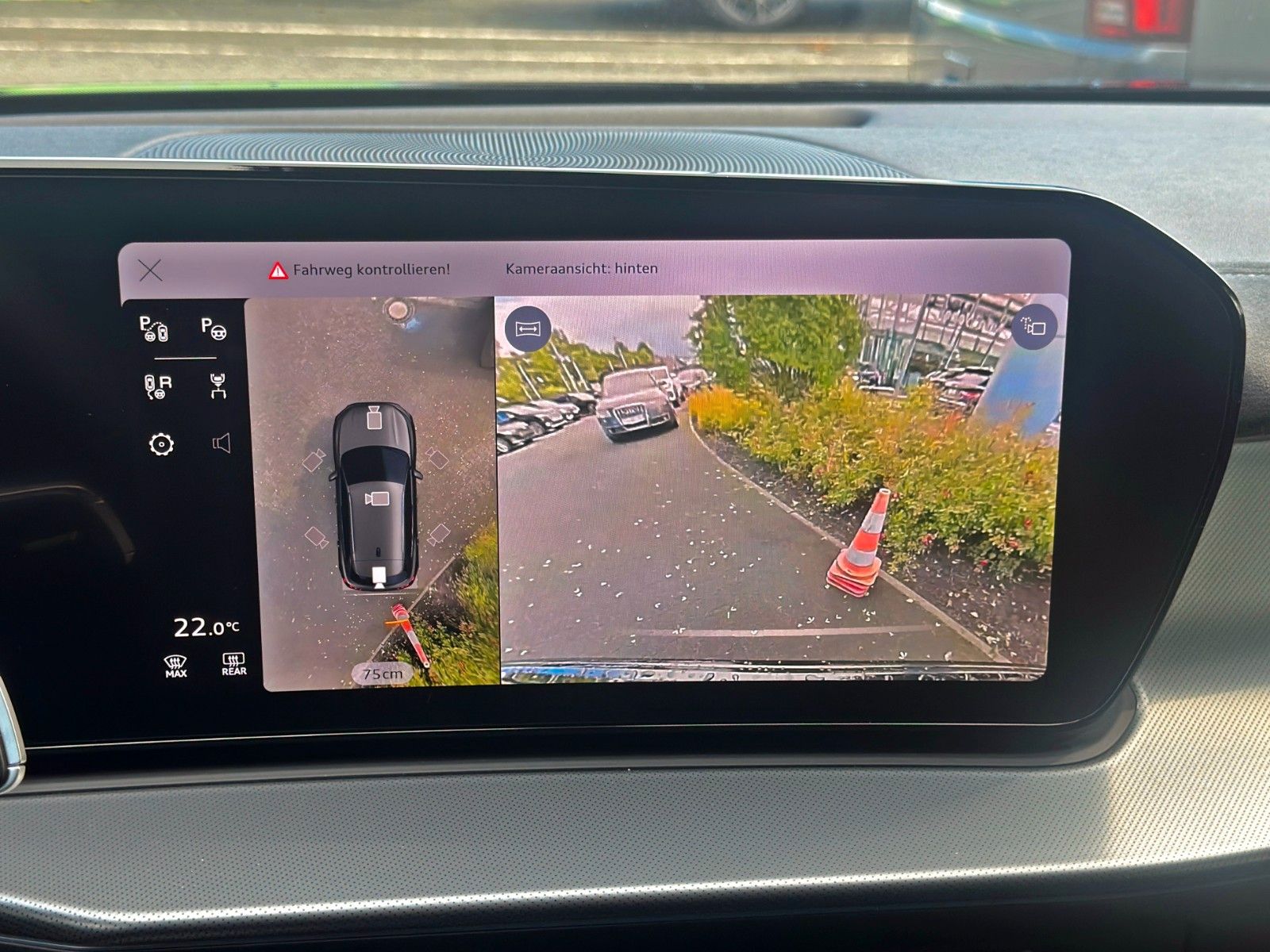 Audi Q3 SUV e-hybrid AHK S-LINE PANO TECH PRO MATRIX
