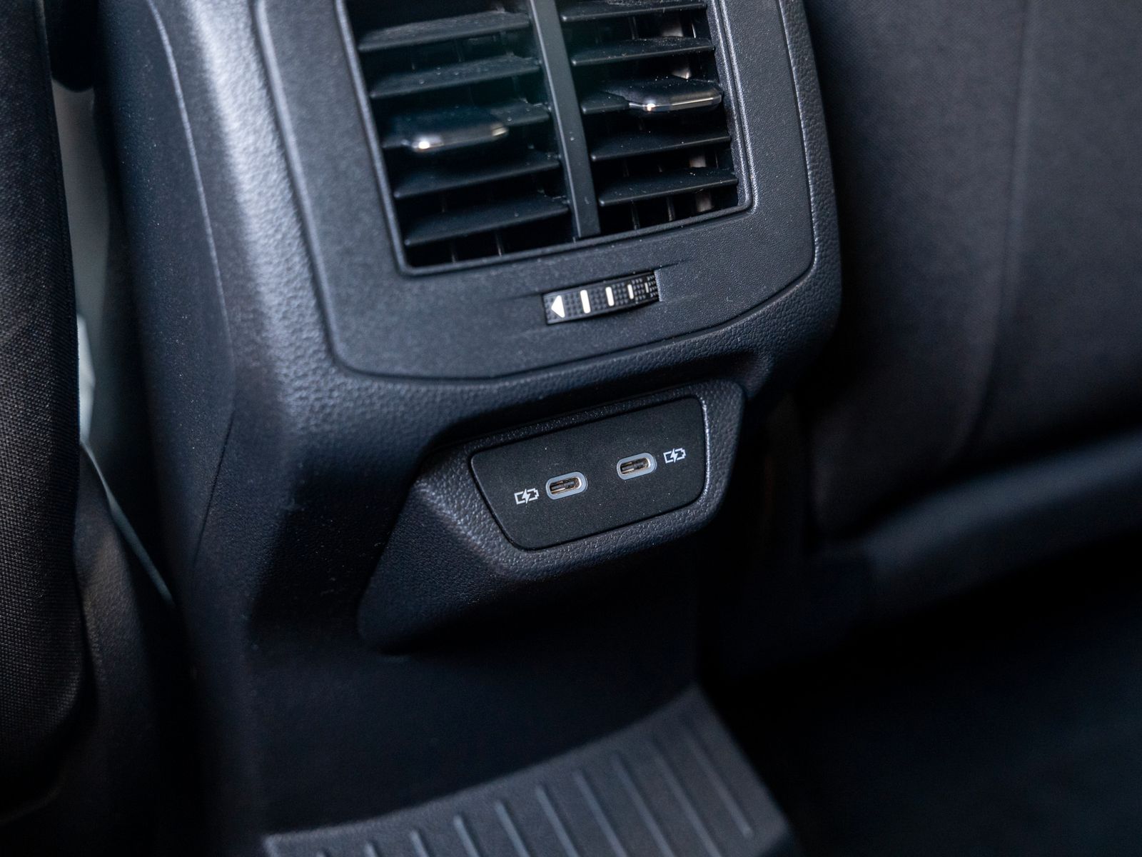 Volkswagen T-ROC Sport 1.5 TSI DSG - Samsaru's Car Outlet