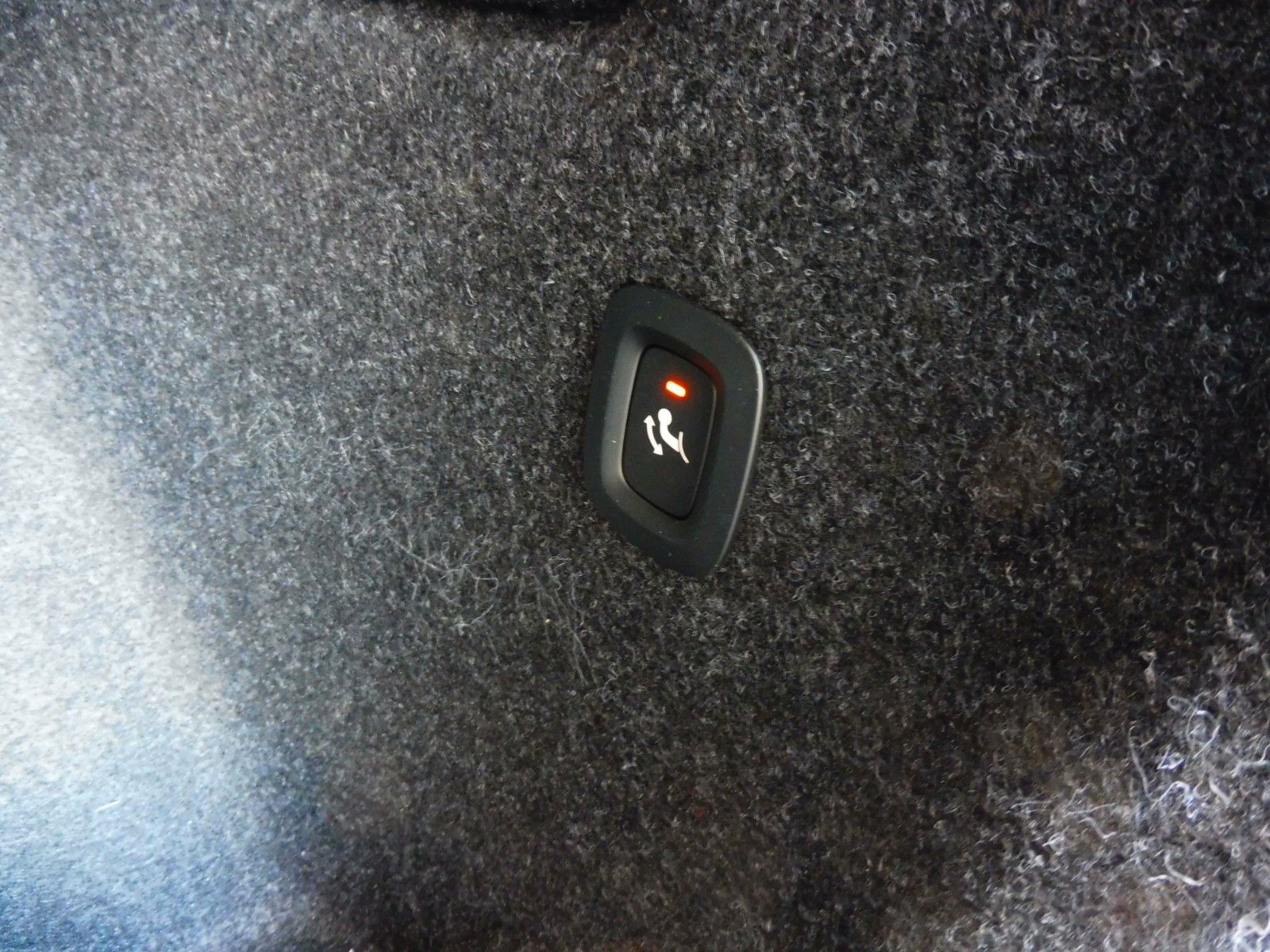 Volvo XC 40 B4 Plus Dark - Samsaru's Car Outlet