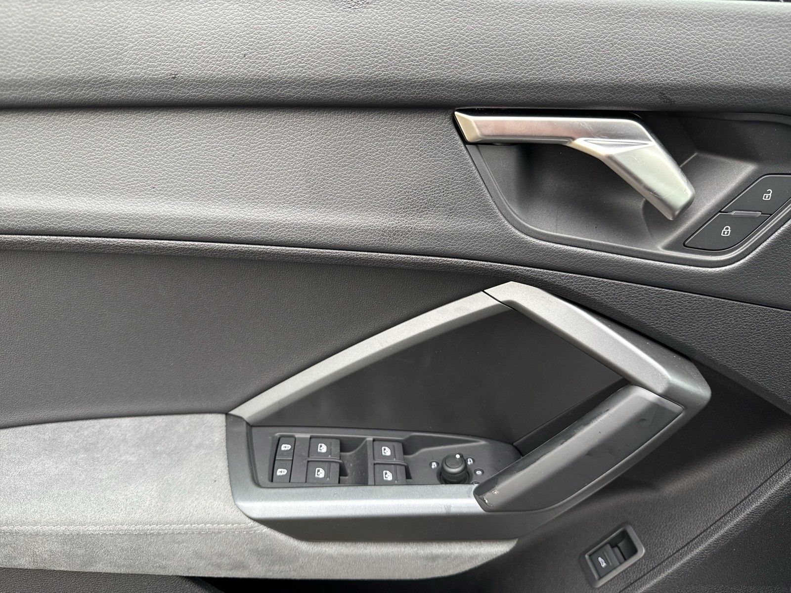 Audi Q3 40 quattro S LINE STANDHZ. AHK 360°CAM LM20