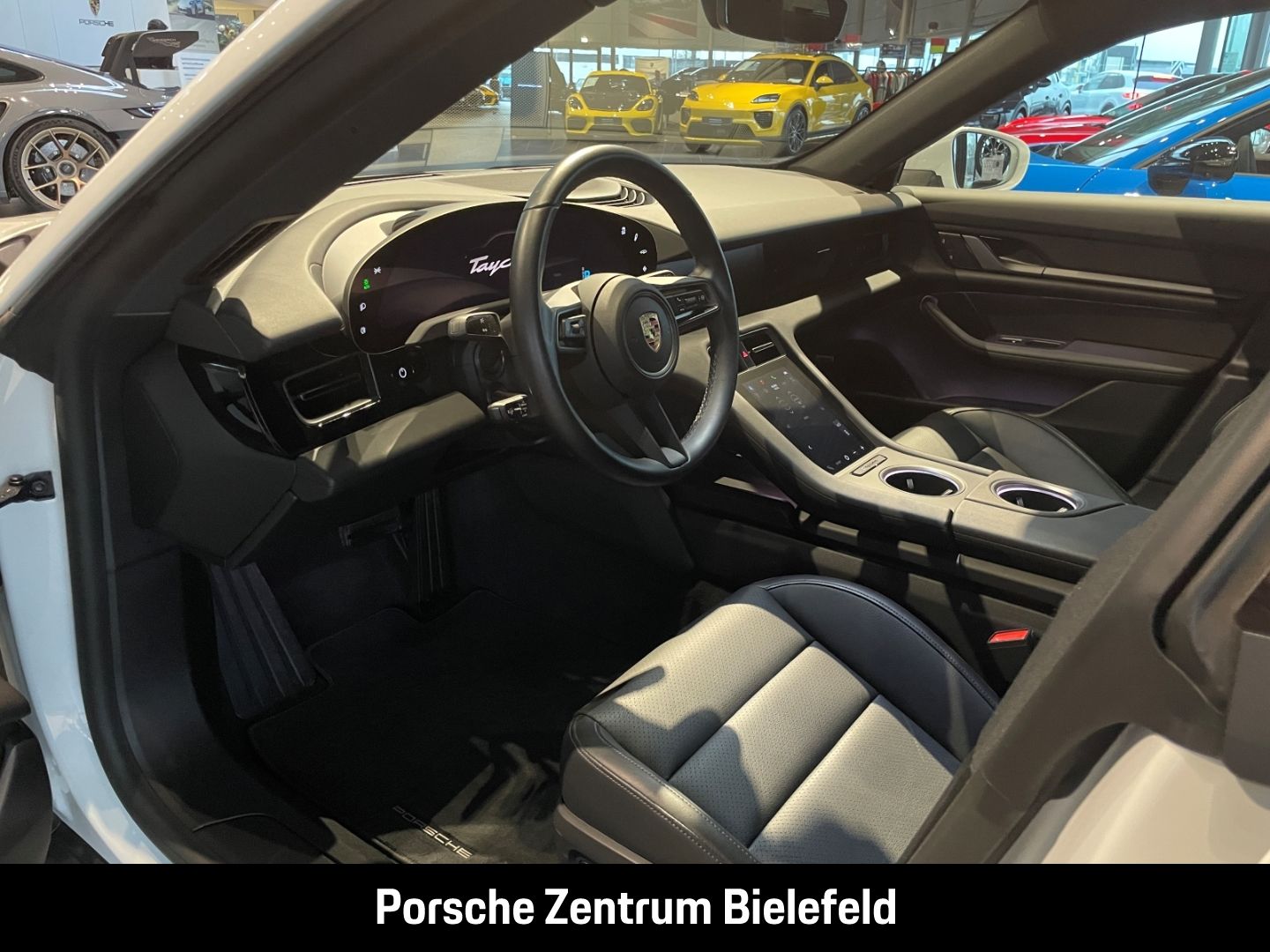 Porsche Taycan 4 Cross Turismo Panorama Surround-View