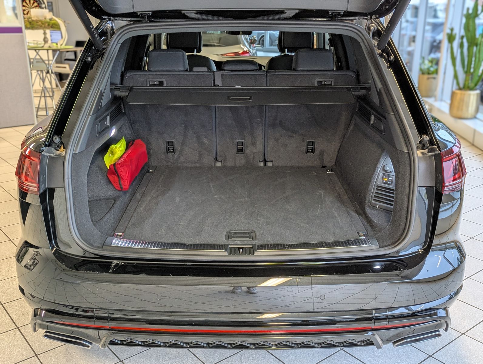 Volkswagen Touareg 3.0TDI 4M R-Line VOLL Black 22" UPE 114T