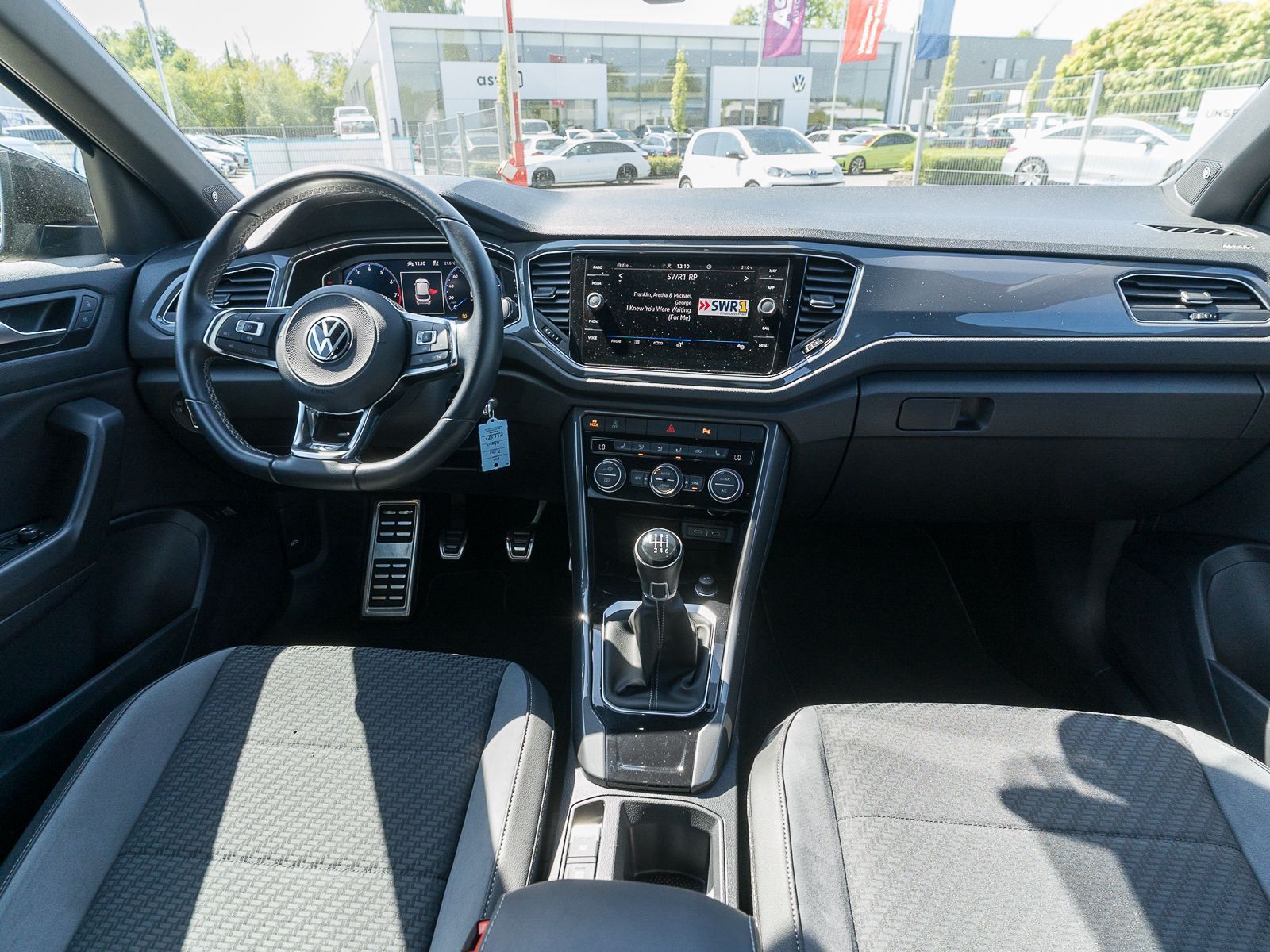Volkswagen T-Roc R-Line 1.5TSI - Samsaru's Car Outlet