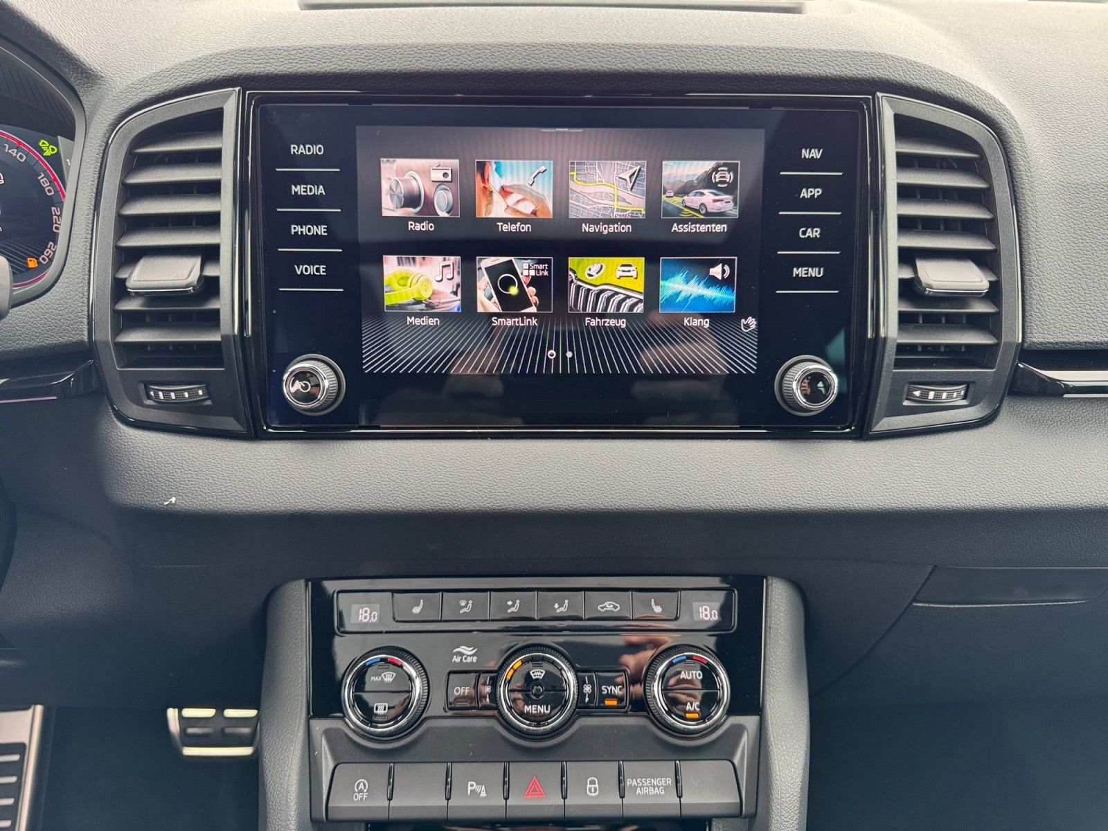 Skoda Karoq Sportline 4x4 TSI DSG|5-JGARANTIE|PANO|AHK