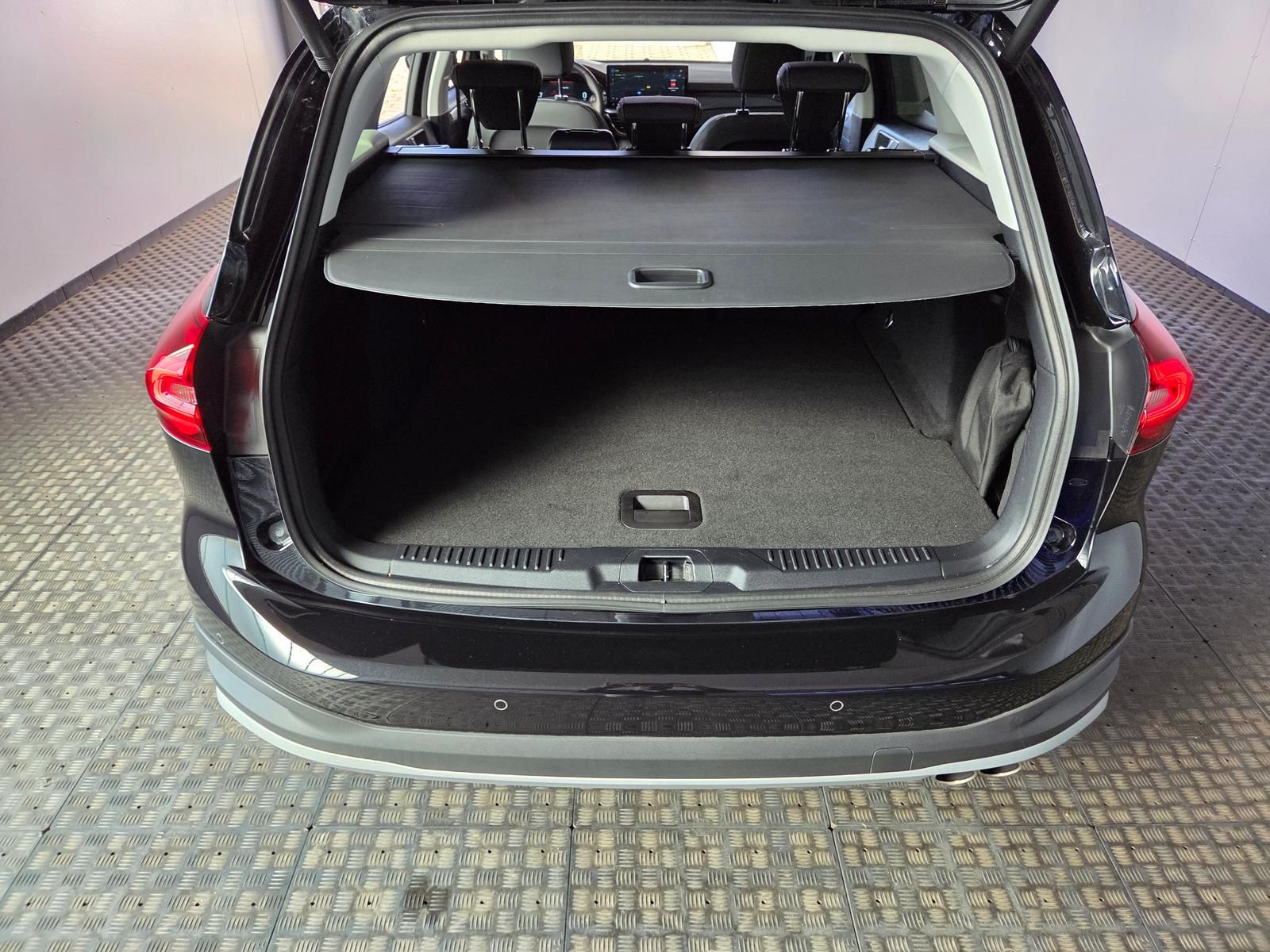 Ford Focus Turnier Active X+ AHK ABNEHMBAR+PANORAMADA