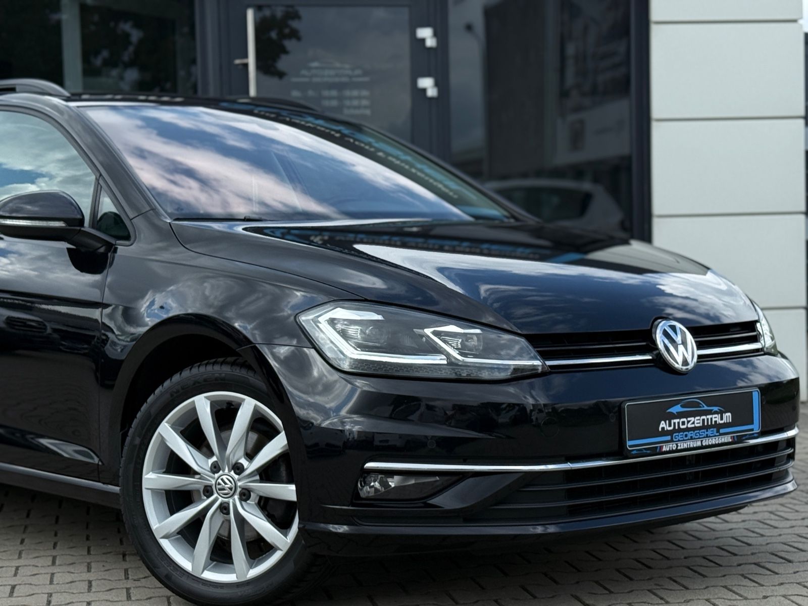 Volkswagen Golf Variant Highline - Samsaru's Car Outlet