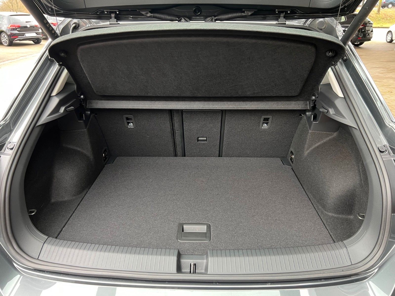 Volkswagen T-Roc Style 2.0TDI DSG - Samsaru's Car Outlet