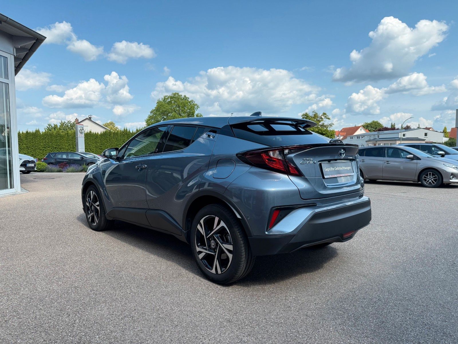 Toyota C-HR Team D 1.8l-Hybrid - Samsaru's Car Outlet