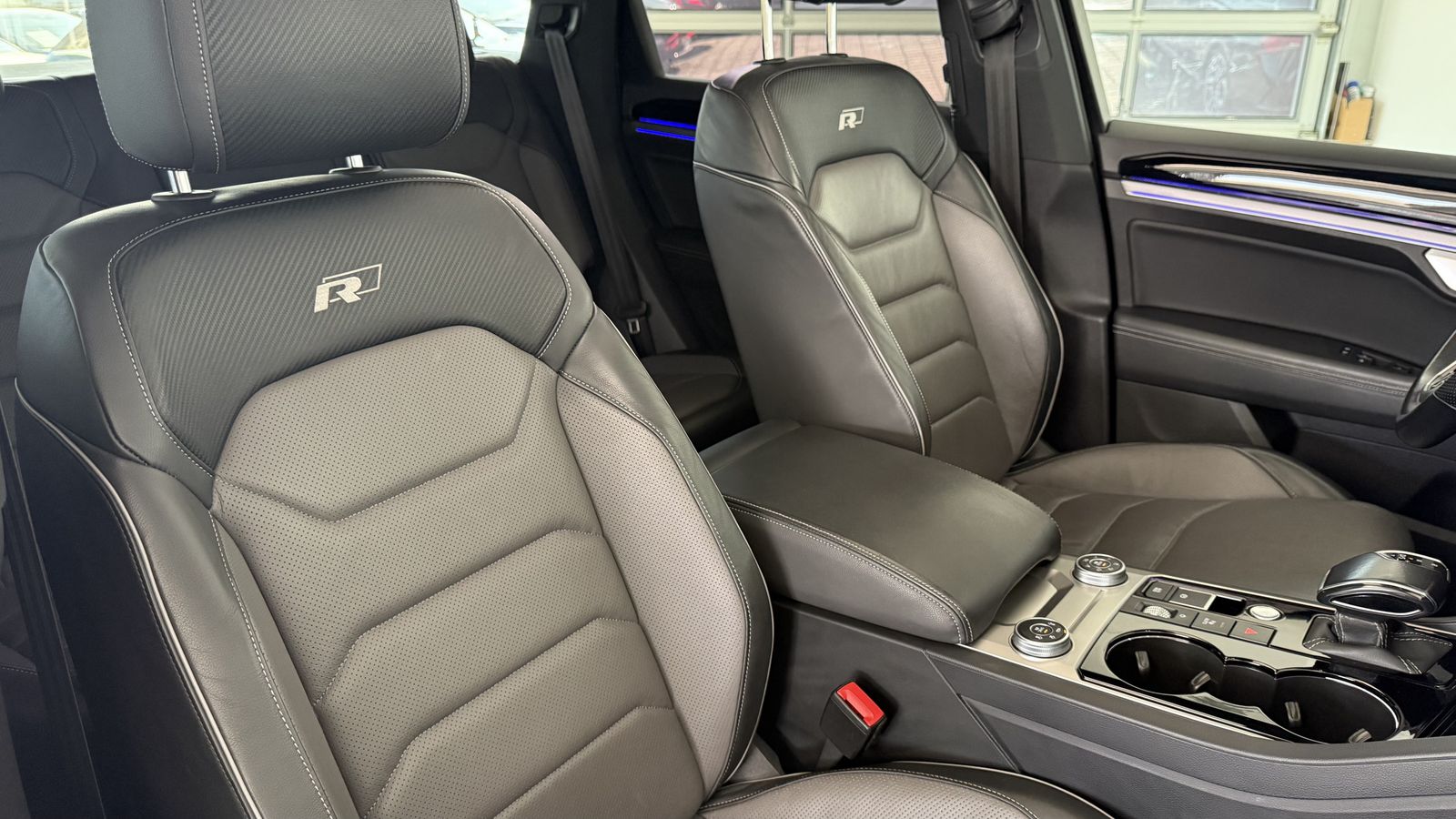 Volkswagen Touareg R-Line 4M |PANO |LUFT |HUD |MATRIX |AHK