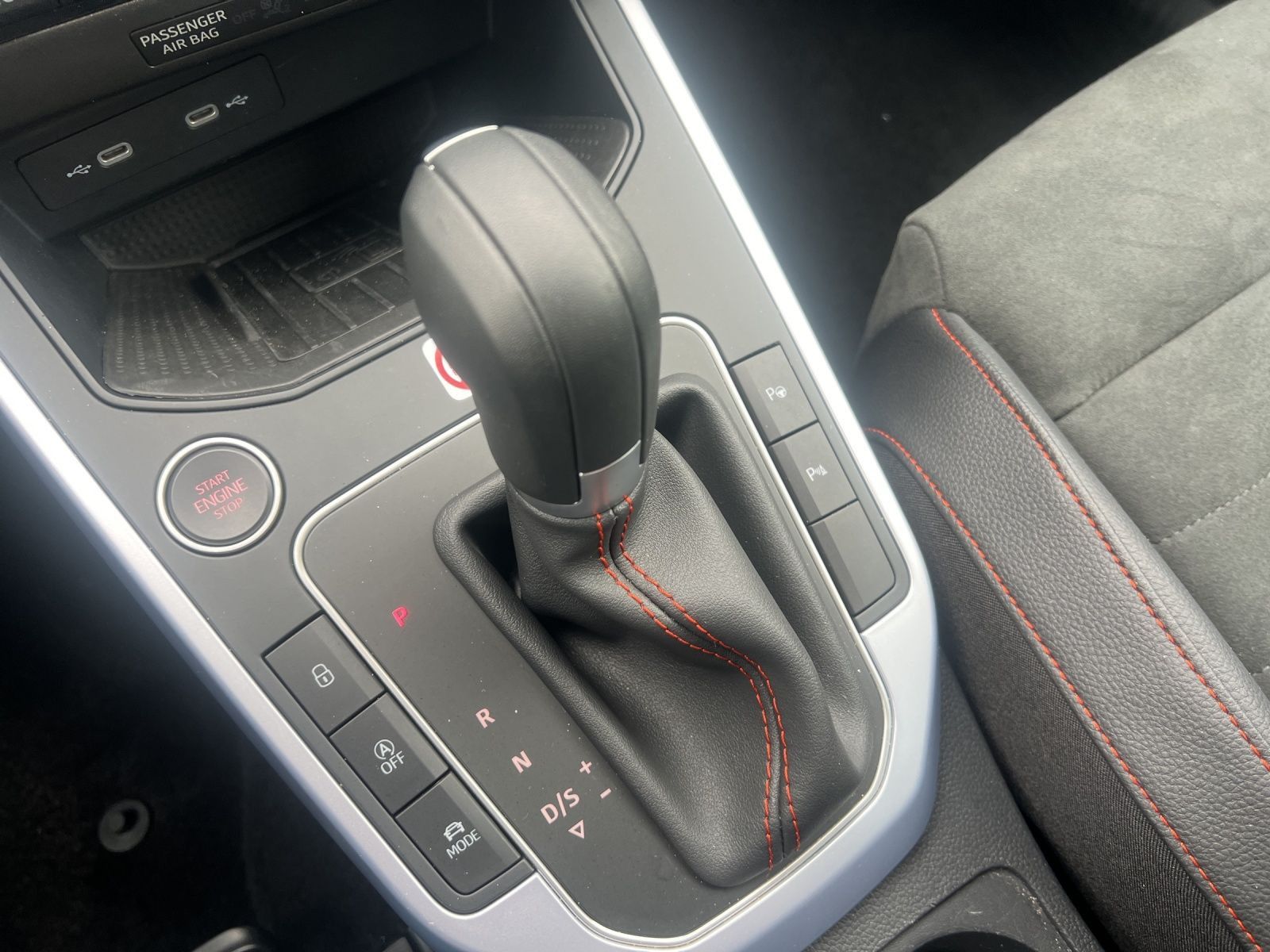 Seat Arona 1.5 TSI DSG FR NAVI AHK GJR ACC SITZH