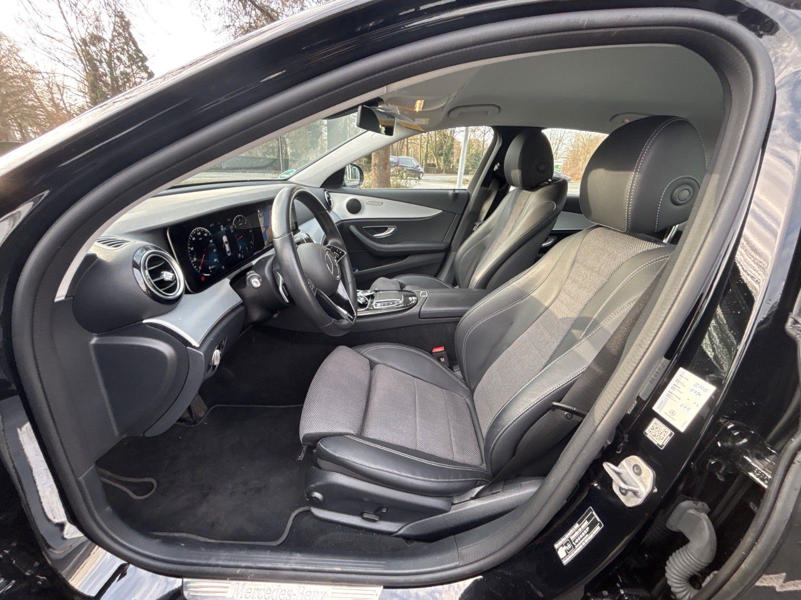 Mercedes-Benz E 200d Lim. Avantgarde ACC AMBIENTE LED R-KAMERA