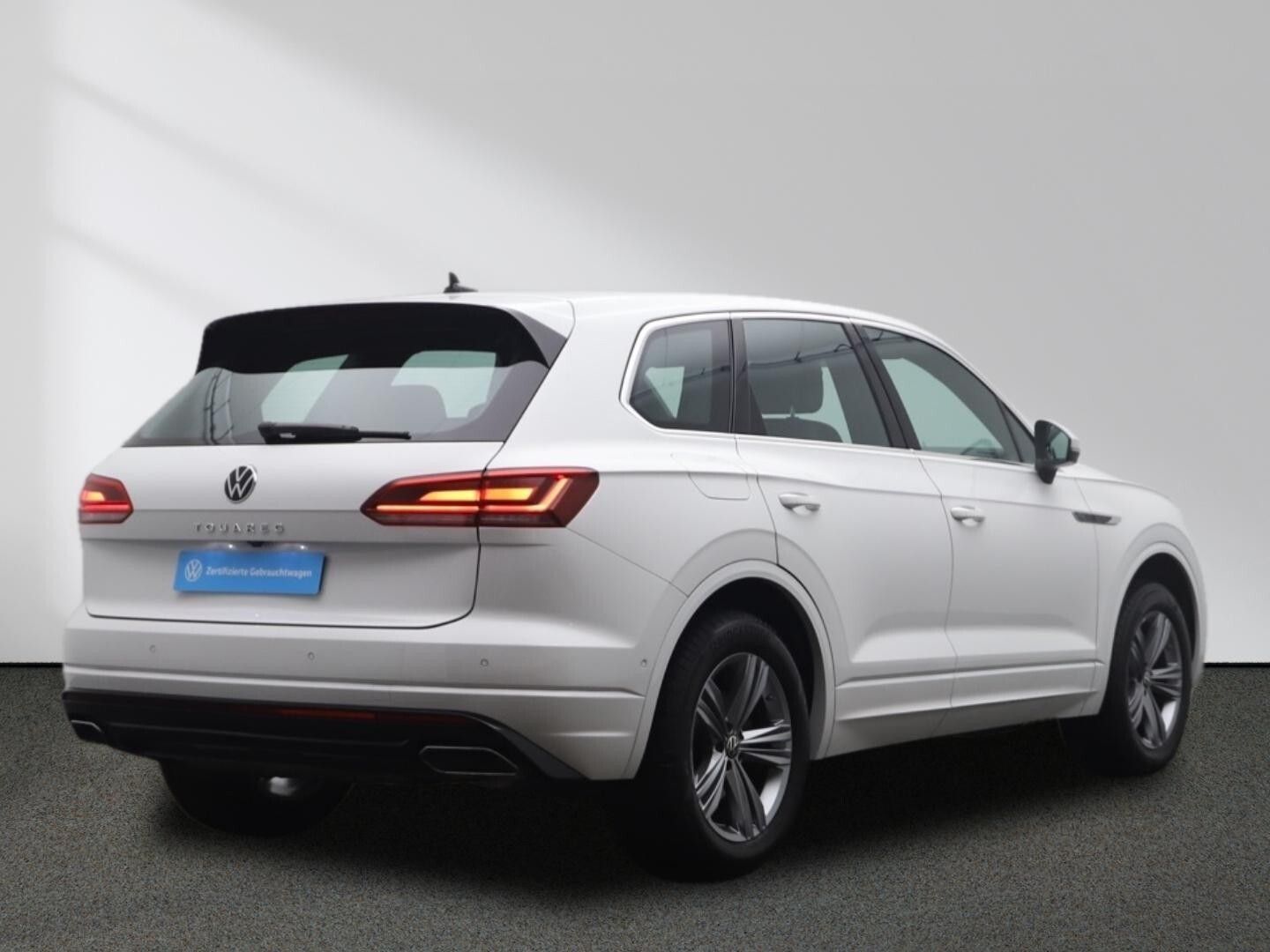 Volkswagen Touareg R-Line 3.0TDI V6 4Motion - Samsaru's Car Outlet