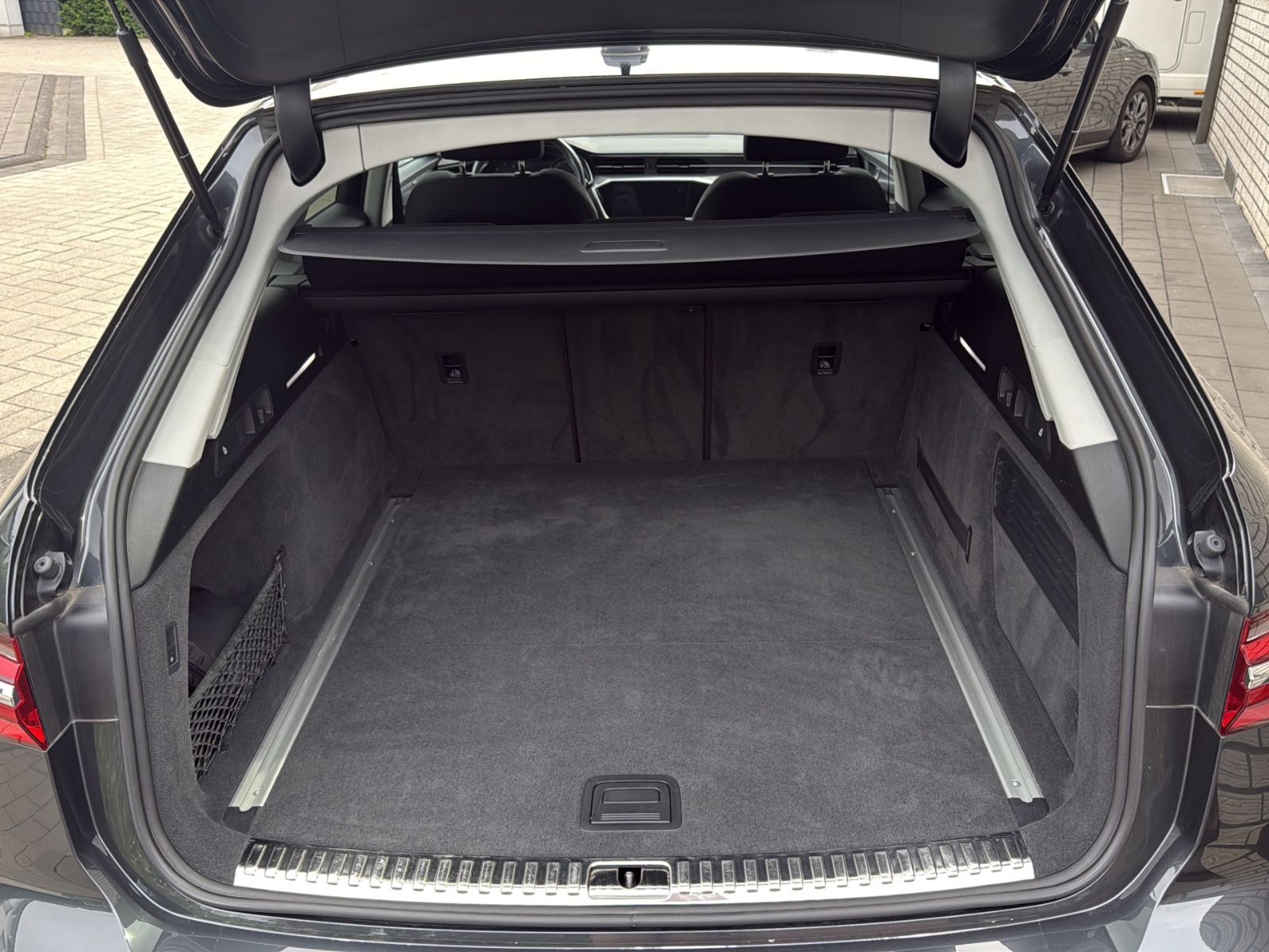 Audi A6 Avant 40 TDI quattro sport - Samsaru's Car Outlet