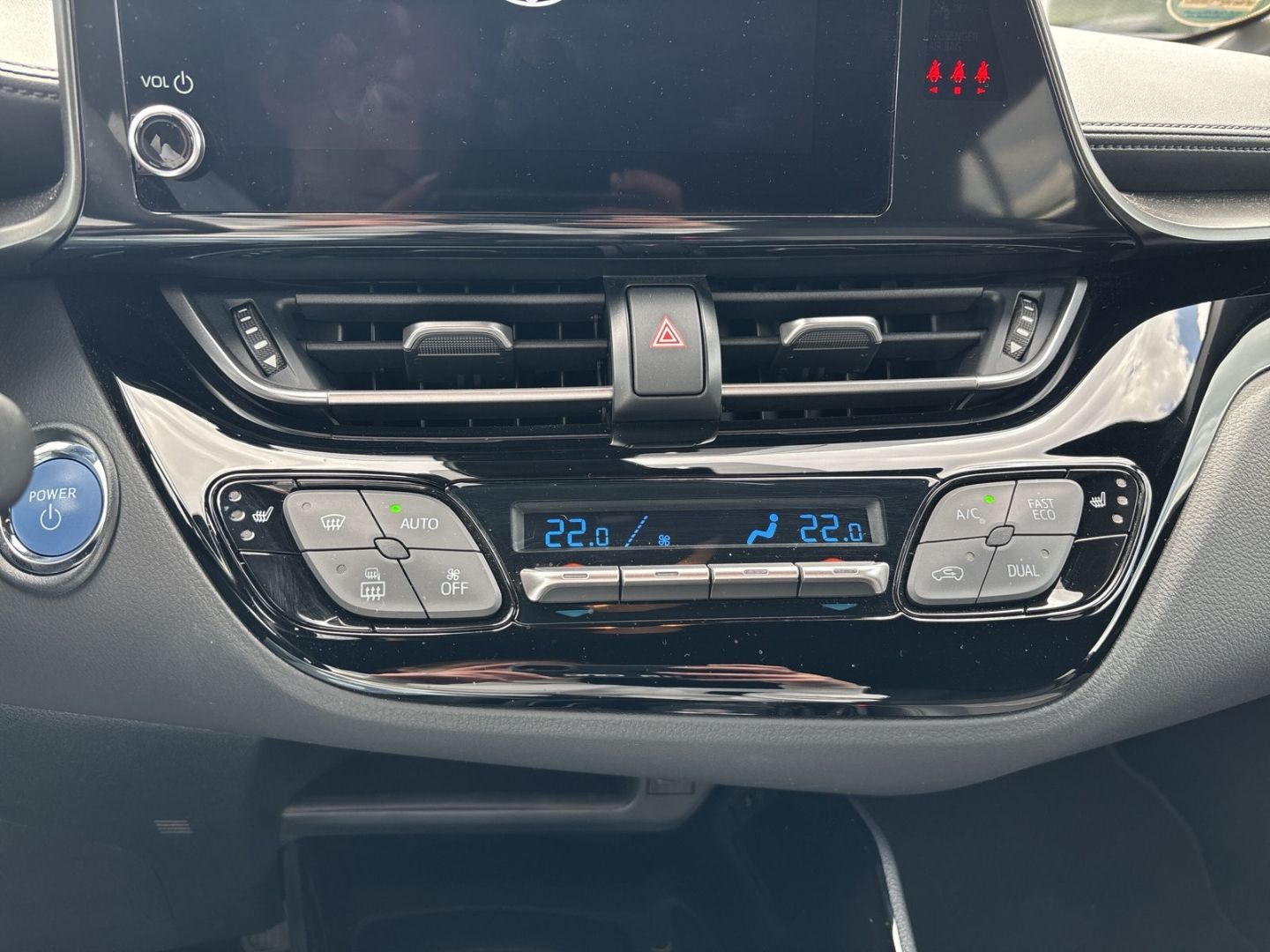 Toyota C-HR Hybrid Team D 2.0 - Samsaru's Car Outlet