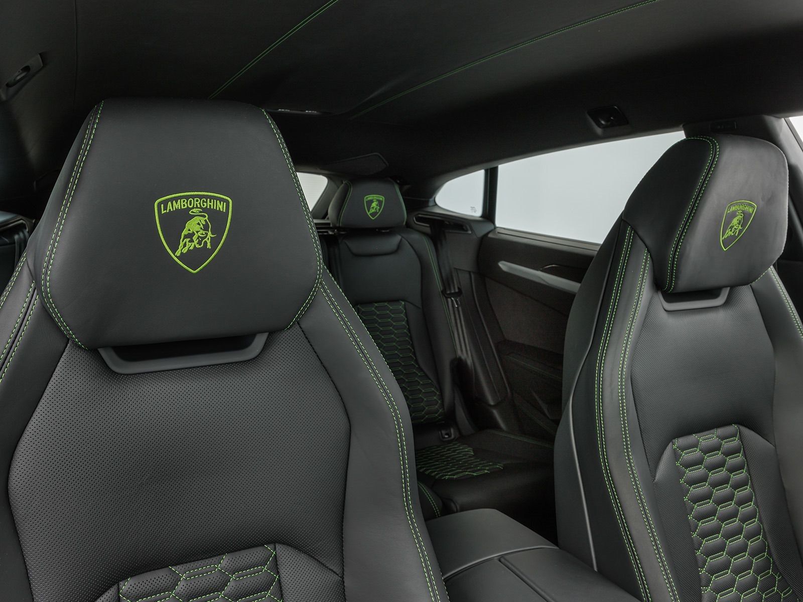 Lamborghini Urus - Samsaru's Car Outlet