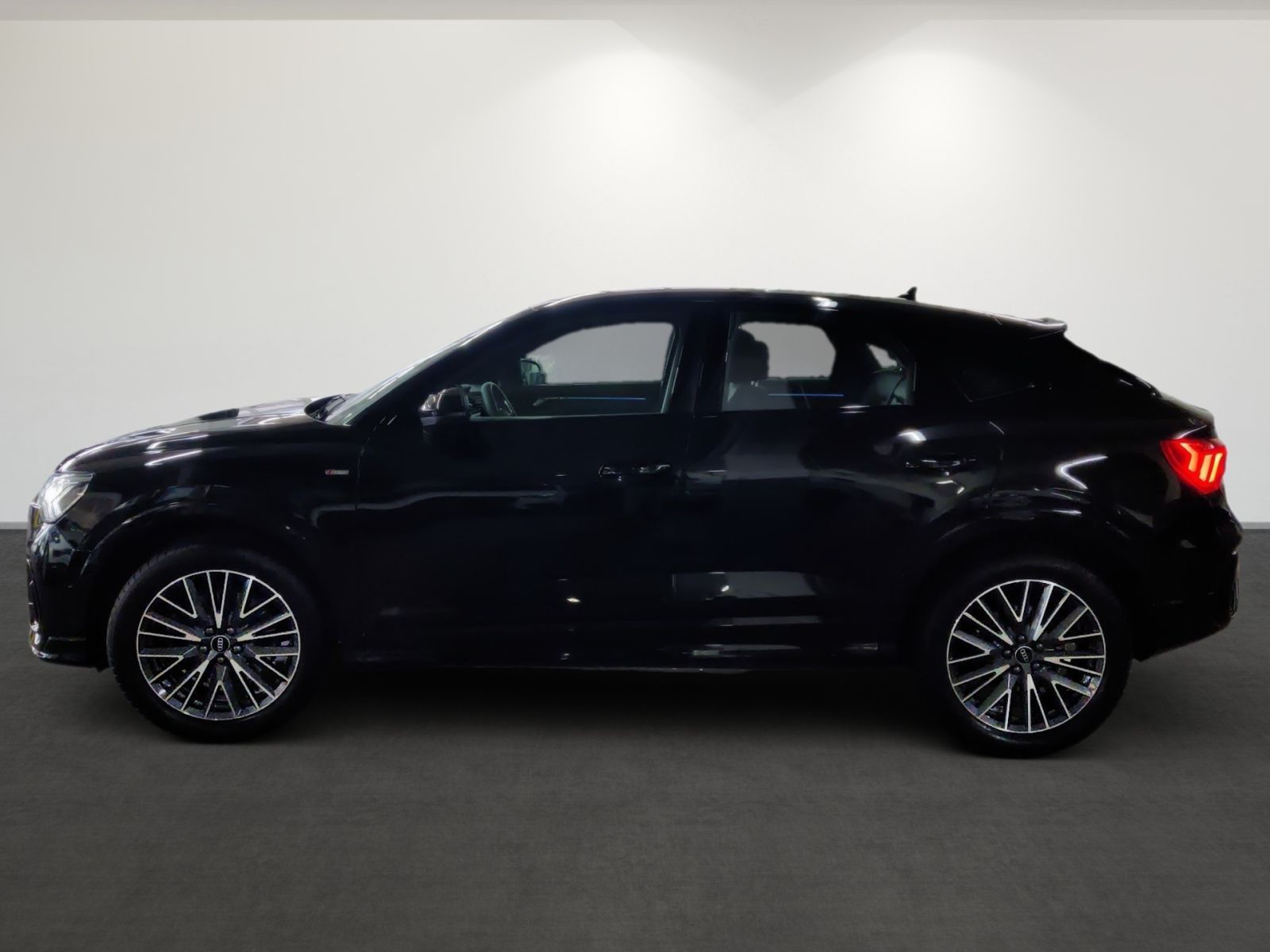 Audi Q3 Sportback 40 TDI quattro s-line - Samsaru's Car Outlet