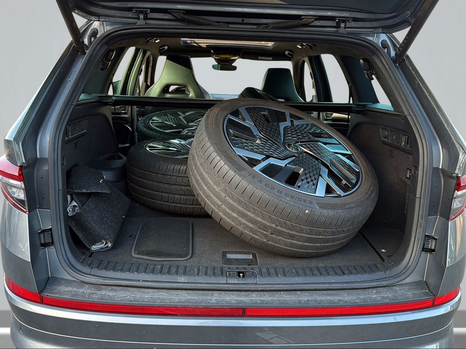 Skoda Kodiaq RS 4x4 7Sitzer | Pano | Belüftung |Canton
