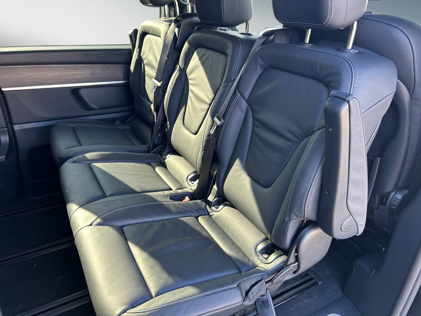 Mercedes-Benz V 300 d AVANTGARDE - Samsaru's Car Outlet