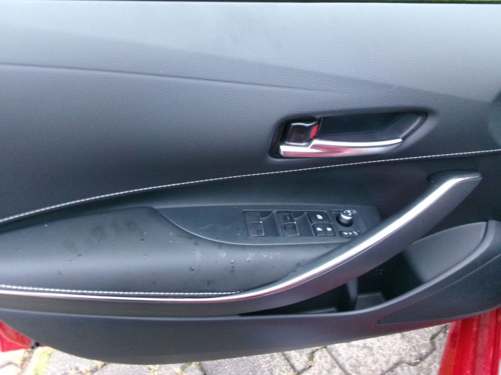 Toyota Corolla 1.8 Hybrid - Samsaru's Car Outlet