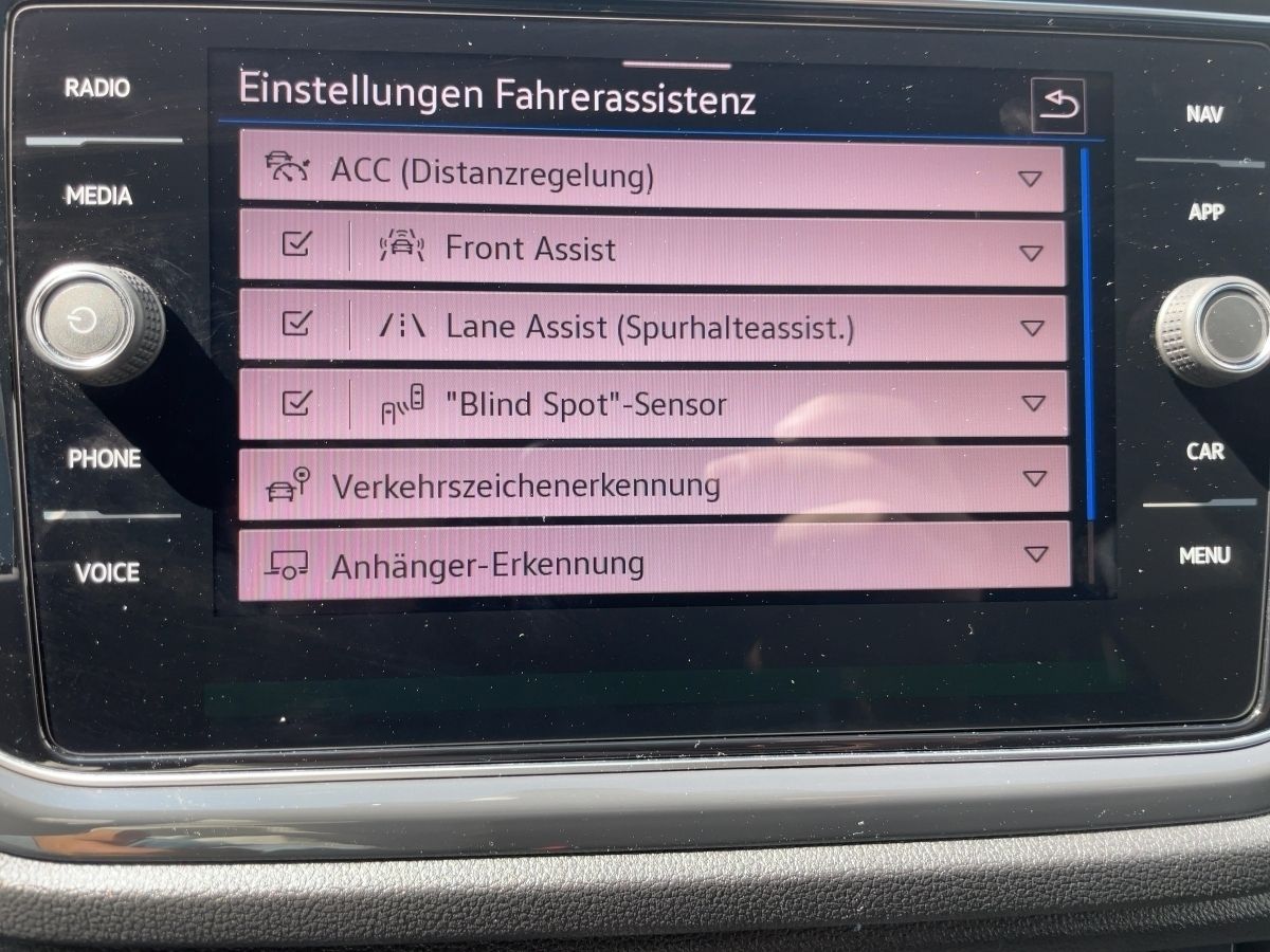 Volkswagen T-Roc 1.5 TSI Sport - Samsaru's Car Outlet