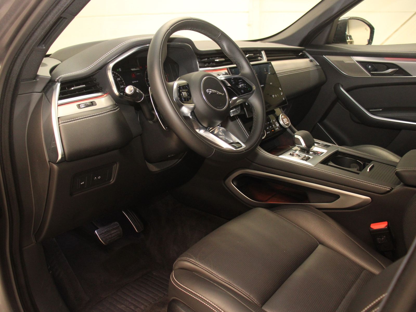 Jaguar F-Pace D300 AWD R-Dynamic SE inkl. Winterkomplet