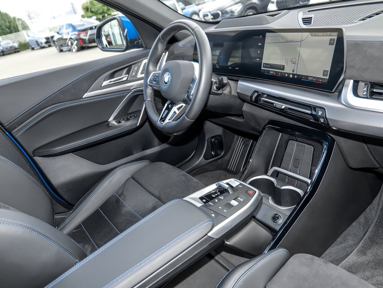 BMW iX2 xDrive30 M-Sportpaket+AHK+HUD+Memory-Sitz+AC