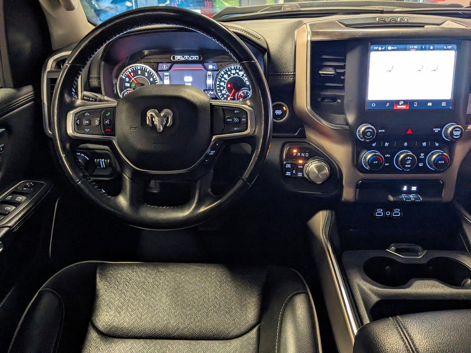 Dodge RAM 1500  Laramie HEMI 5.7L   4x4 Leder/LED