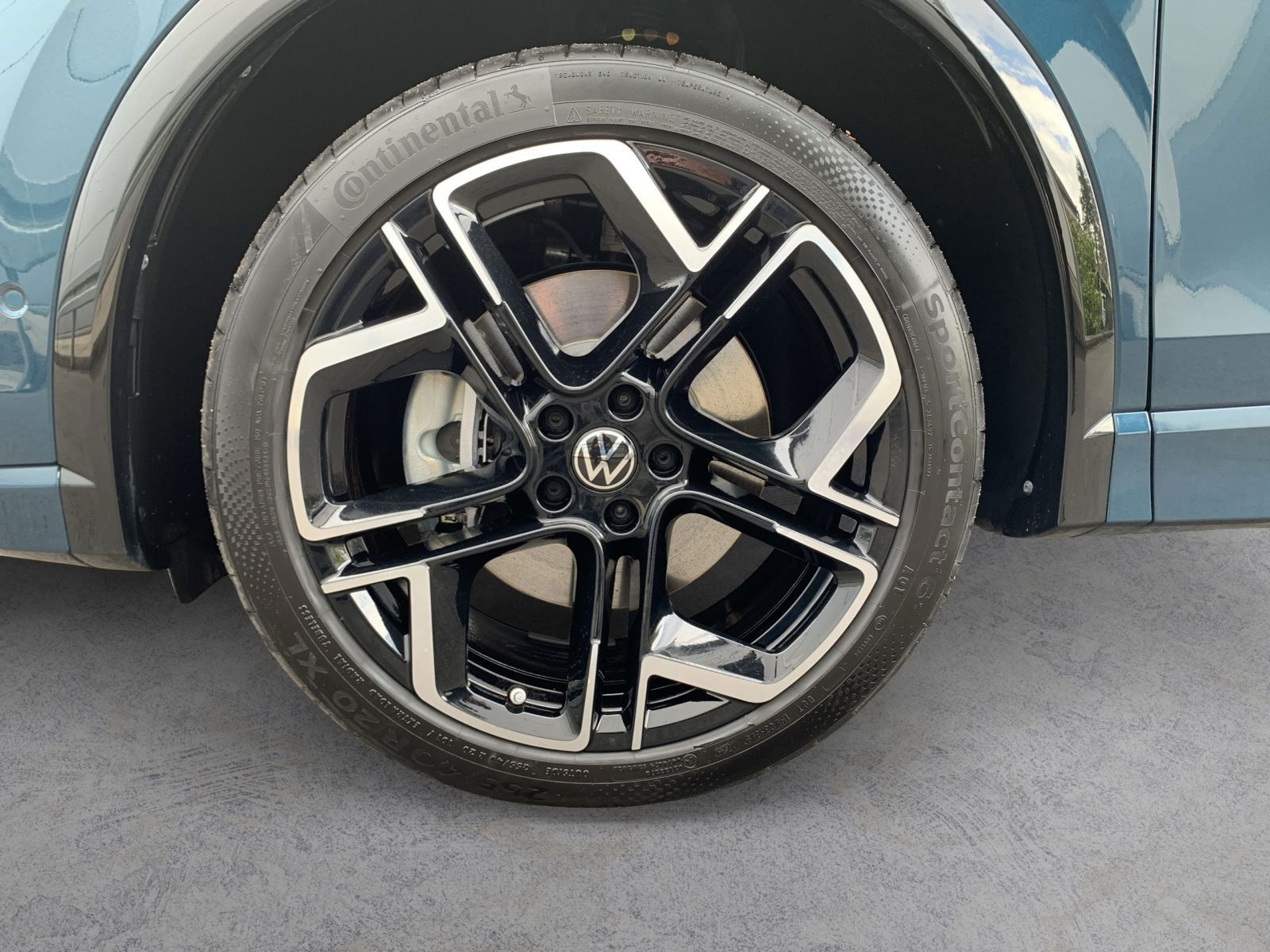 Volkswagen Tiguan 1.5 eHYBRID R LINE IQ.LIGHT+AHK+PANO+ACC