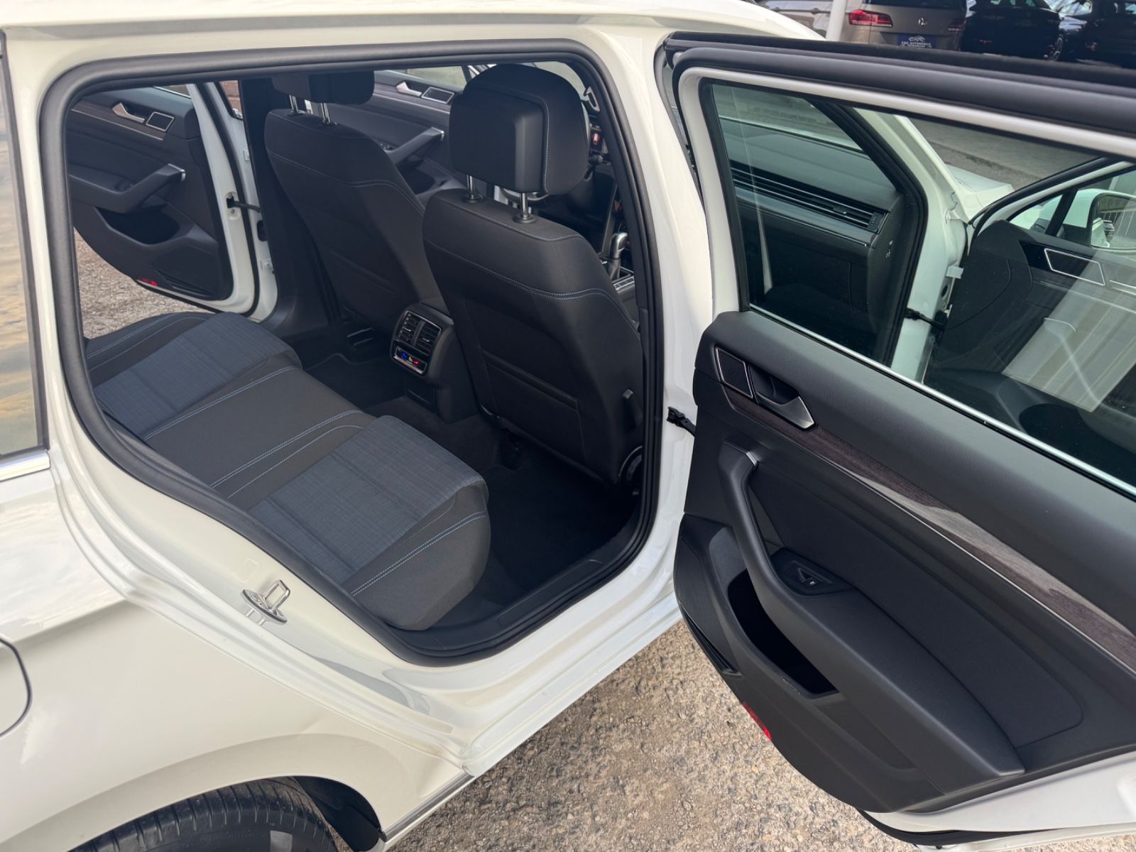 Volkswagen Passat Variant GTE DSG - Samsaru's Car Outlet