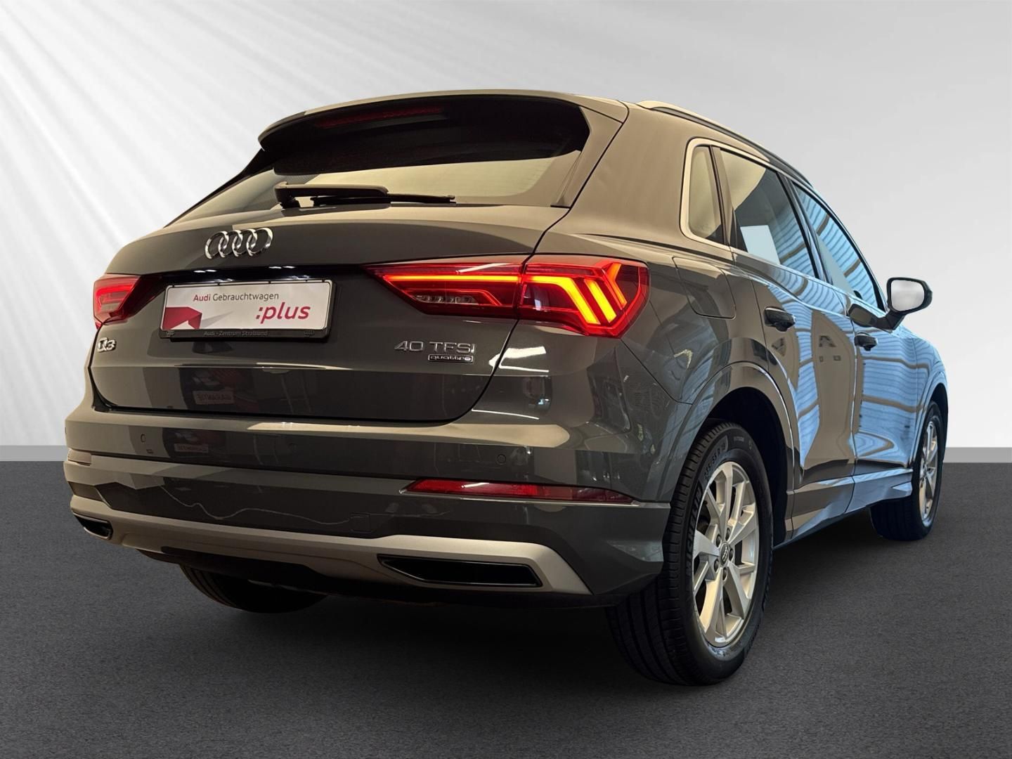 Audi Q3 40 TFSI quattro S tronic - Samsaru's Car Outlet