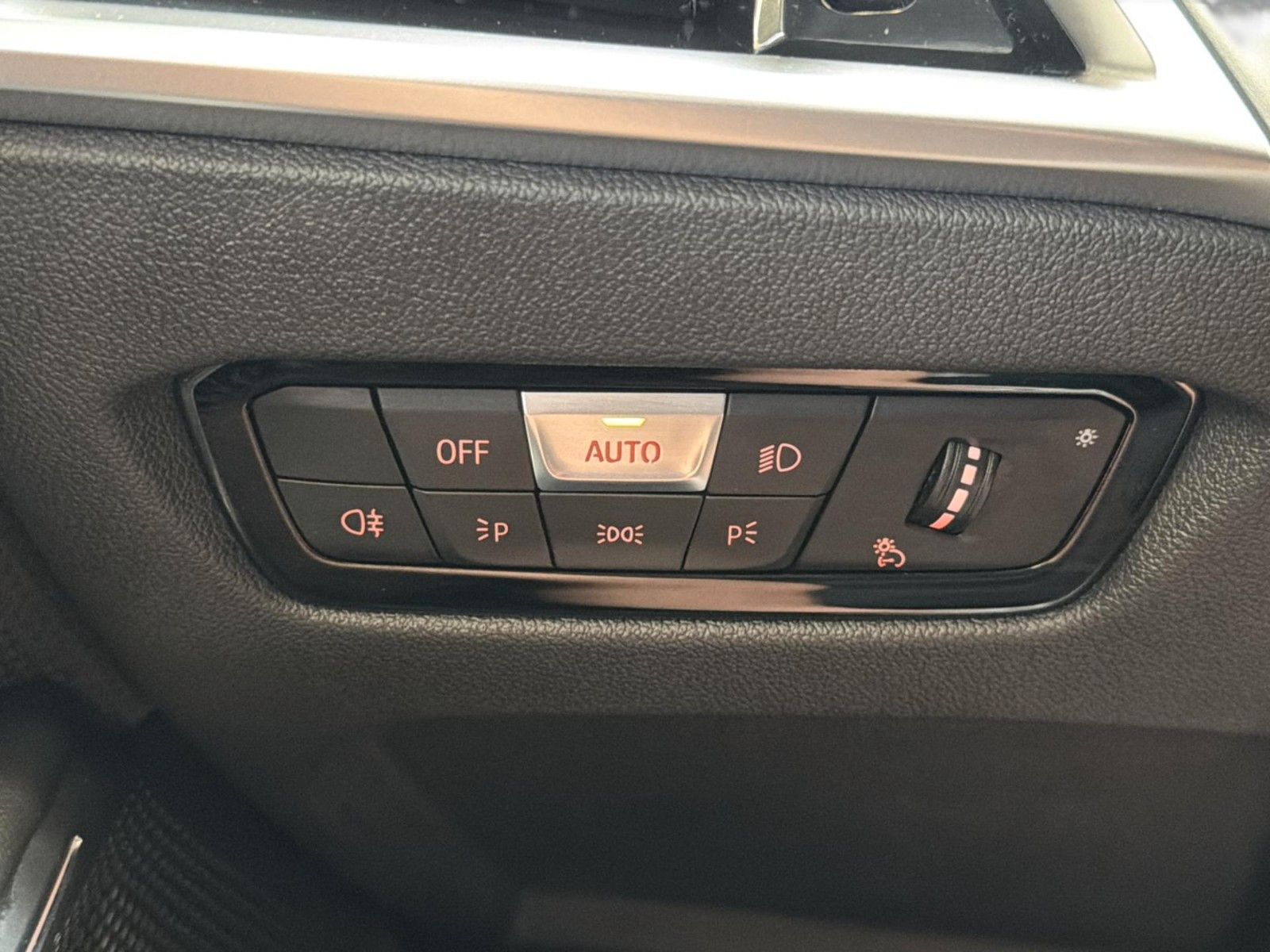 BMW 320d Touring xDr. ACC AHK KZU IQ HUD 360° HiFi