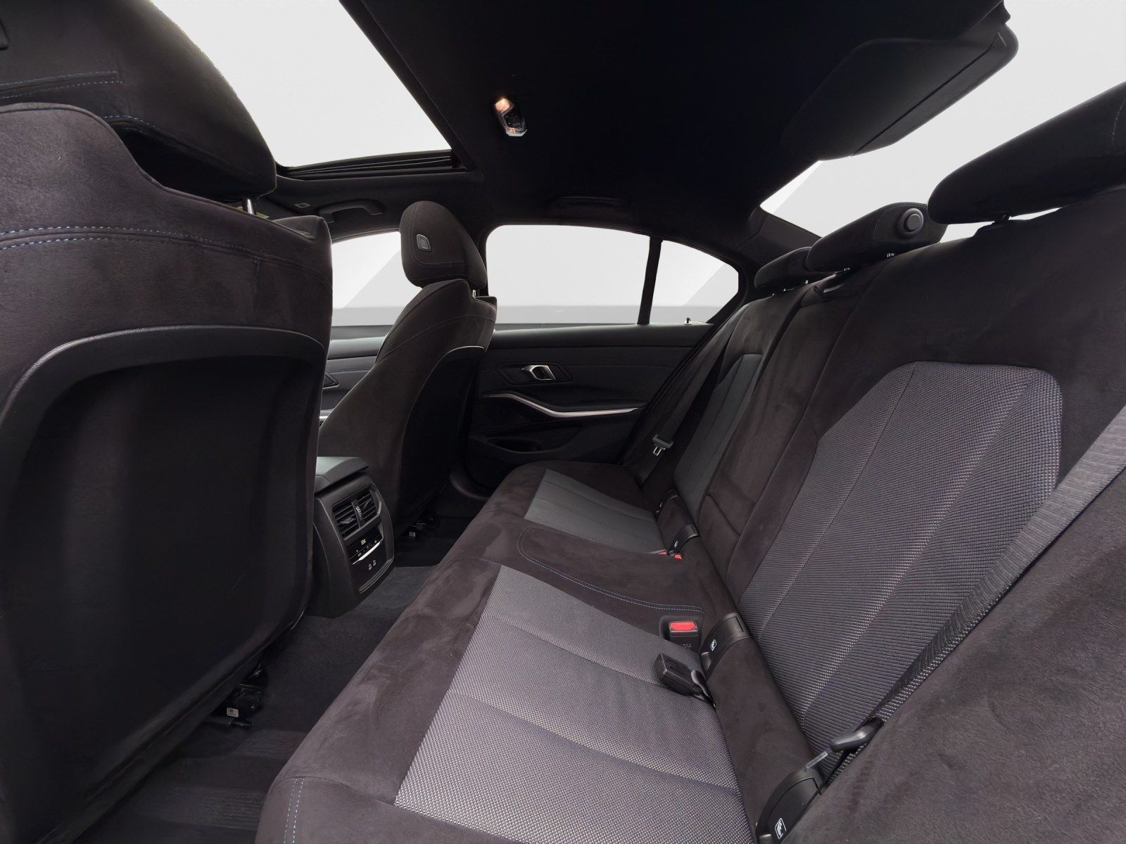 BMW 320i Limousine M-Sport Head-Up Glasdach DrivAss.