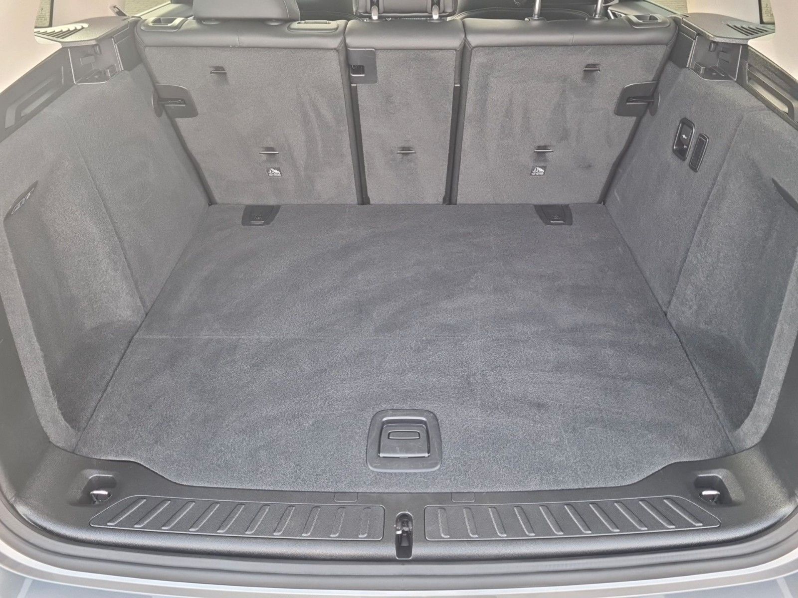 BMW X3 xDrive 20d Laser - Samsaru's Car Outlet