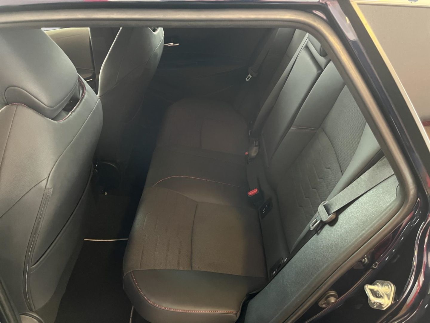 Toyota Corolla 2.0 TS Hybrid Lounge *Navi*LED*Panorama*