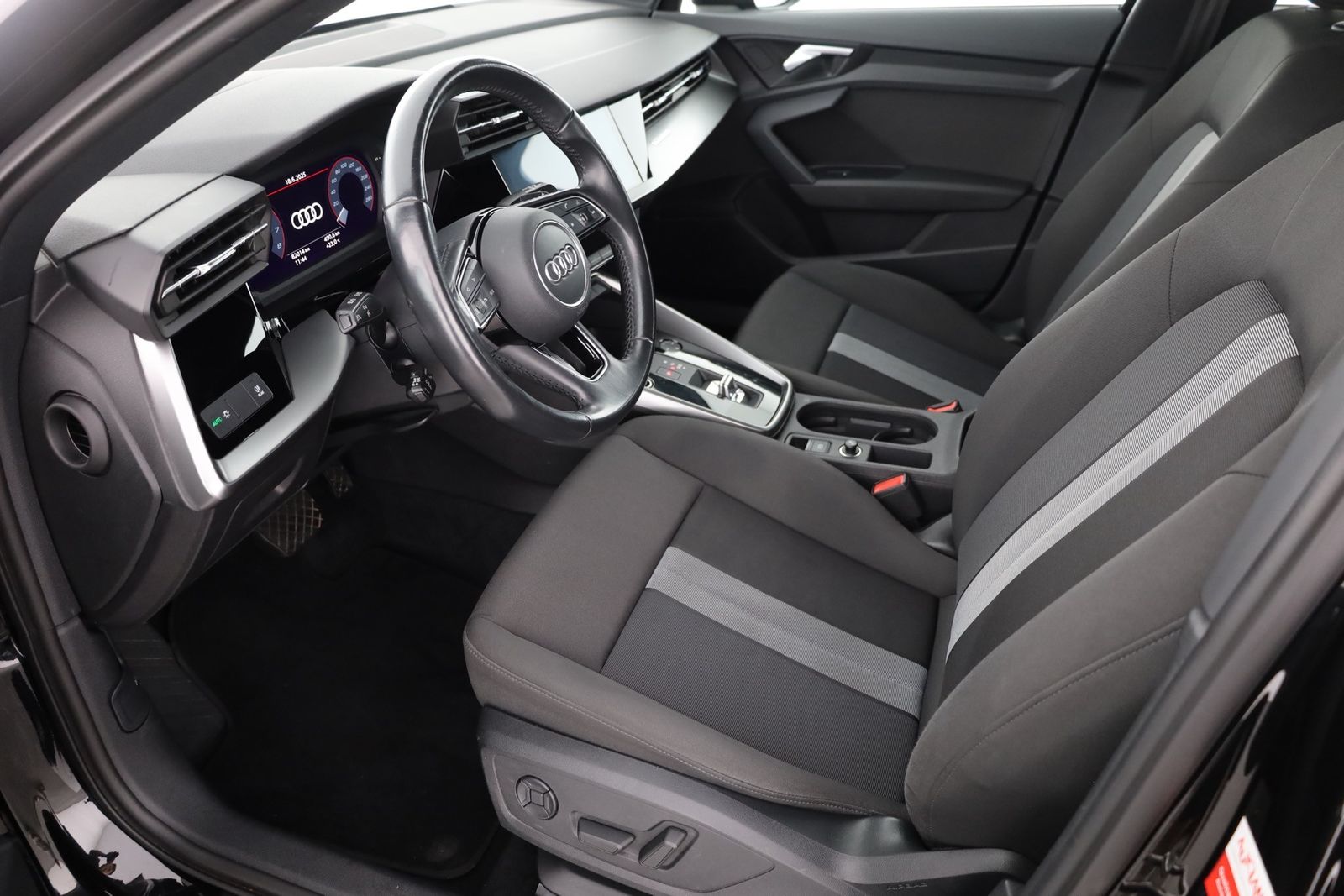 Audi A3 Sportback 35 TFSI S-Tronic - Samsaru's Car Outlet