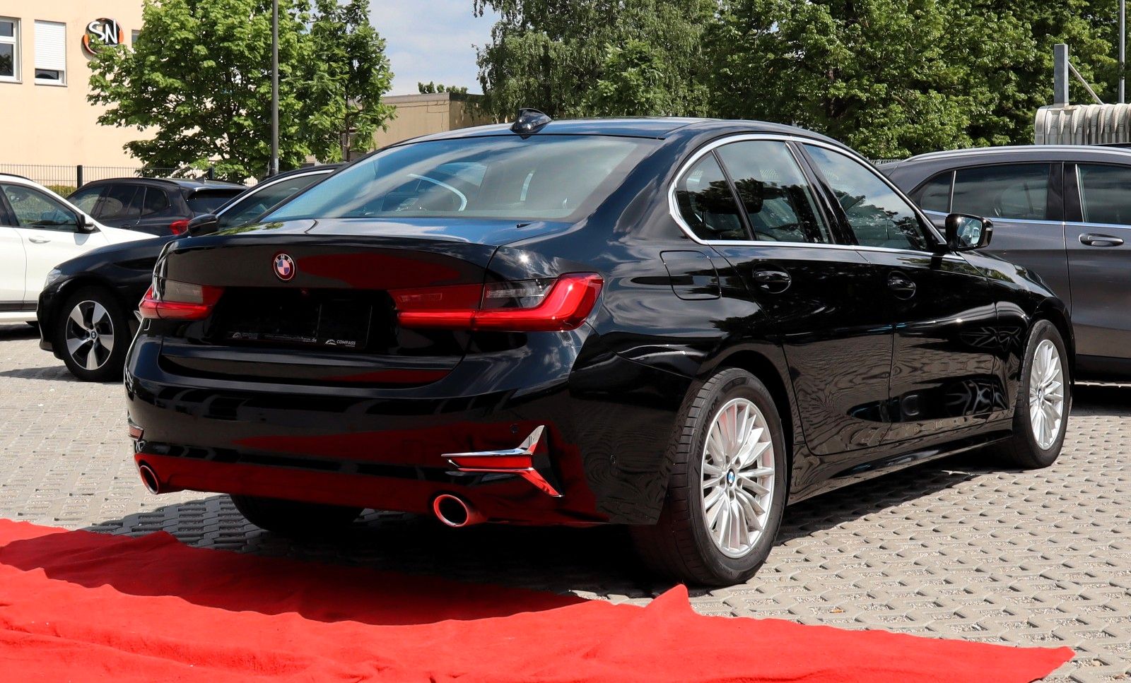 BMW 320 d Luxury Line - Samsaru's Car Outlet