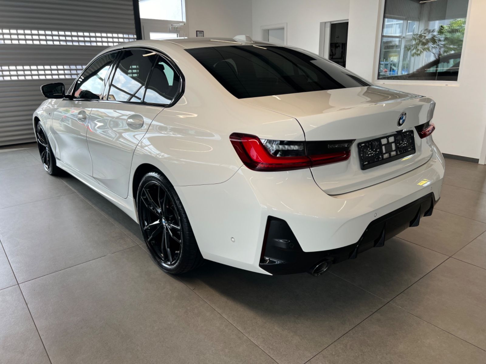BMW 320 d xDrive M Sport - Samsaru's Car Outlet