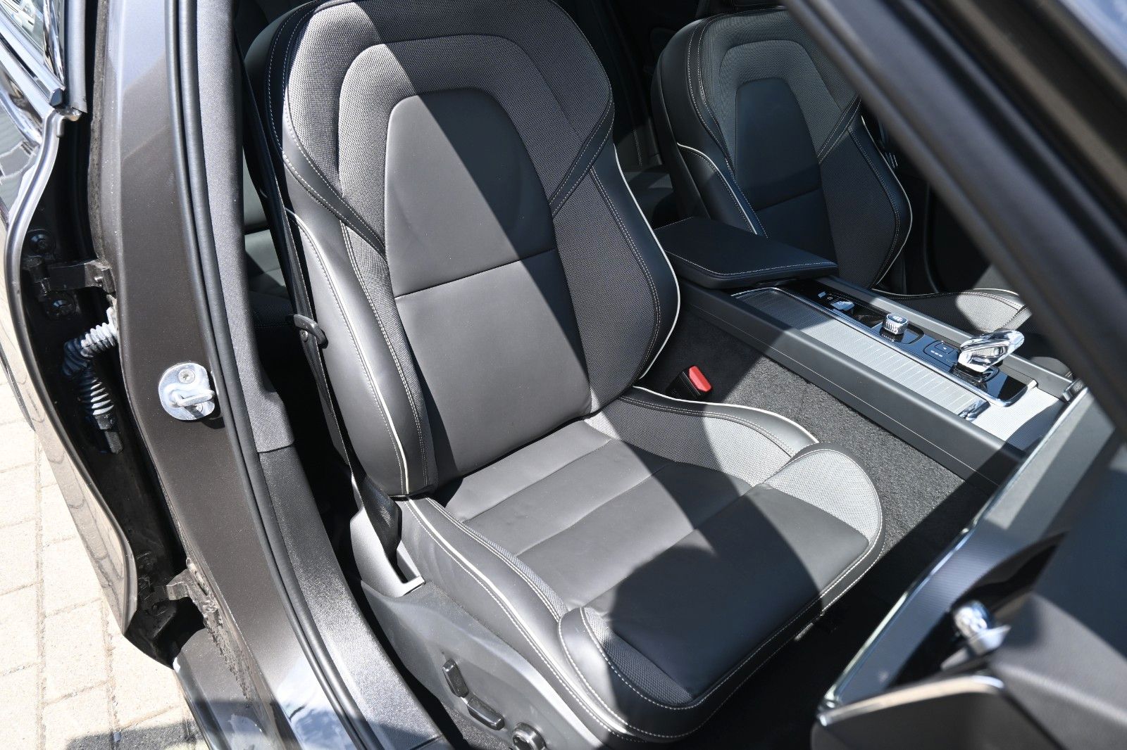 Volvo S60 B4 Benzin Plus Dark*PANO*STHZG*360°*H&K*
