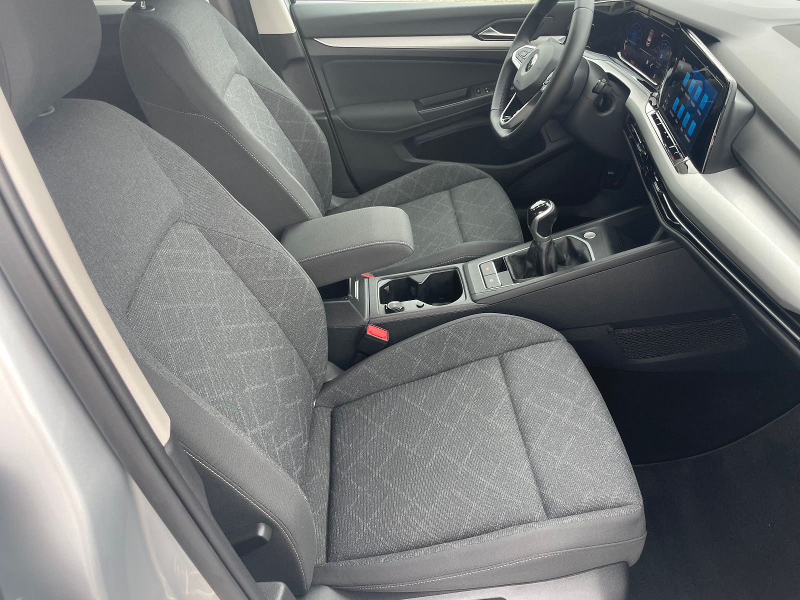 Volkswagen Golf VIII 1.5 TSI Lim. Life - Samsaru's Car Outlet