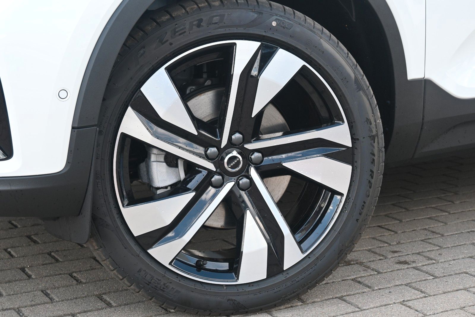 Volvo XC40 B4 DKG Plus Dark*H&K*FSHZG*360°*ACC*AHK