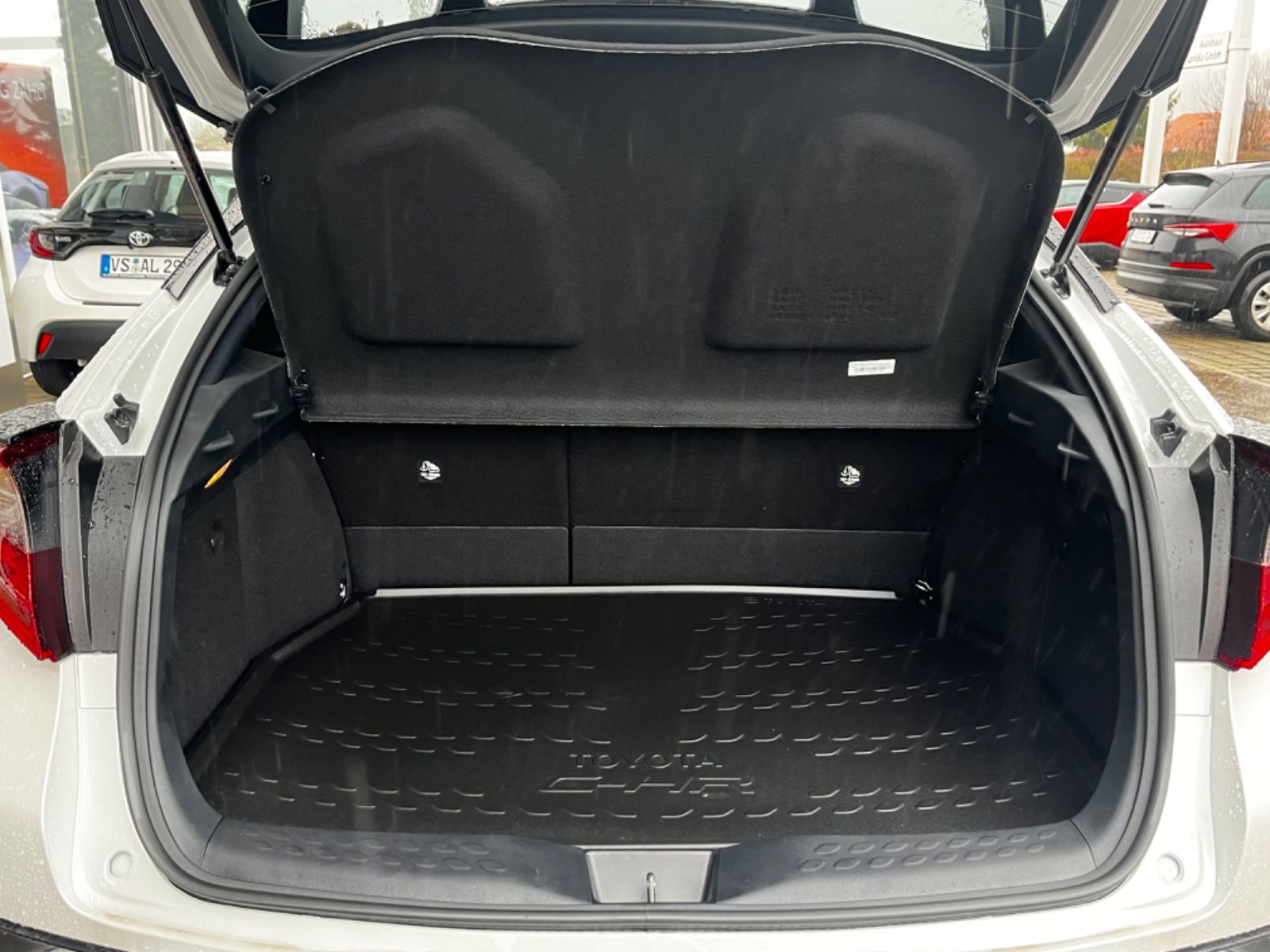 Toyota C-HR 2.0-l-Hybrid - Samsaru's Car Outlet