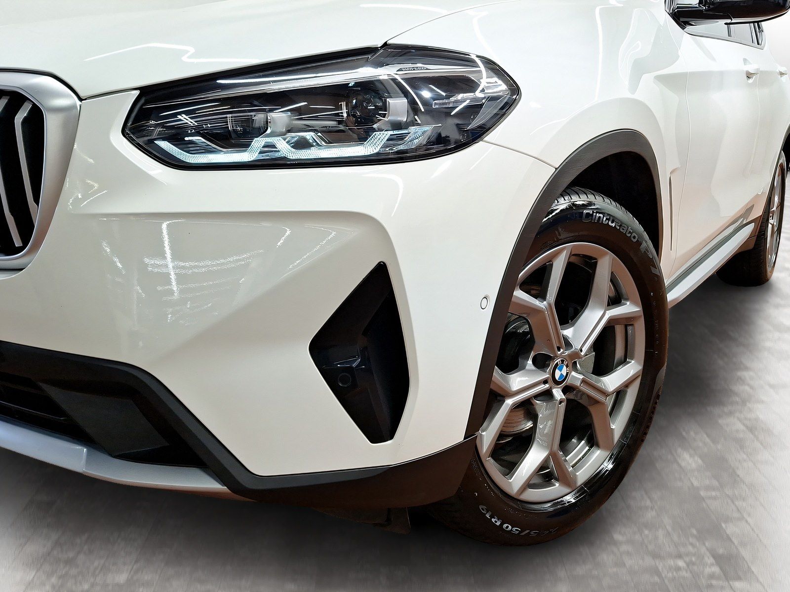 BMW X3 xDrive20i - Samsaru's Car Outlet