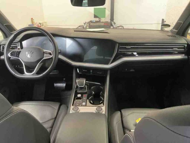 Volkswagen Touareg 3.0 TDI 4M R-Line - Samsaru's Car Outlet