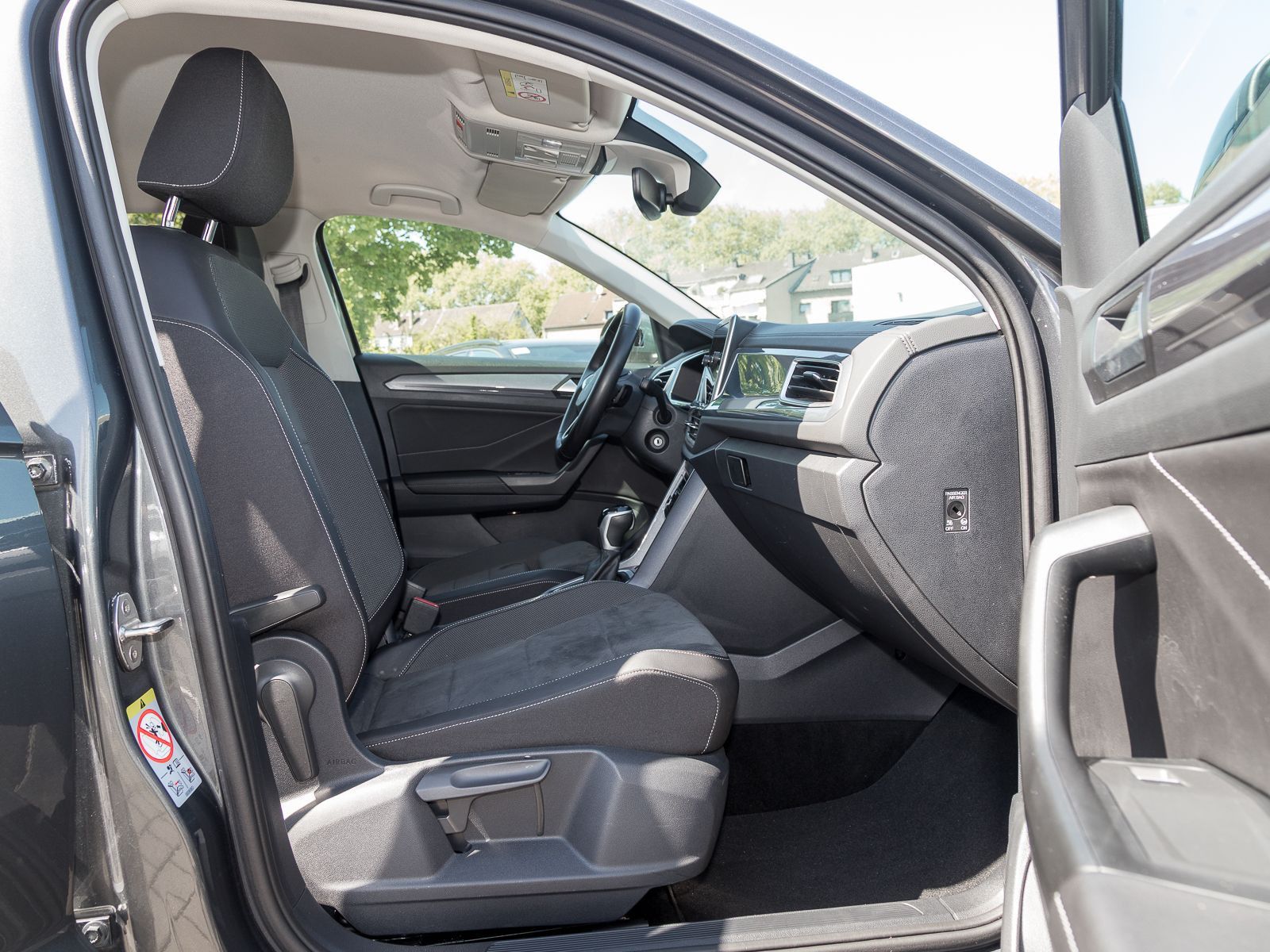 Volkswagen T-Roc 2.0 TDI STYLE - Samsaru's Car Outlet