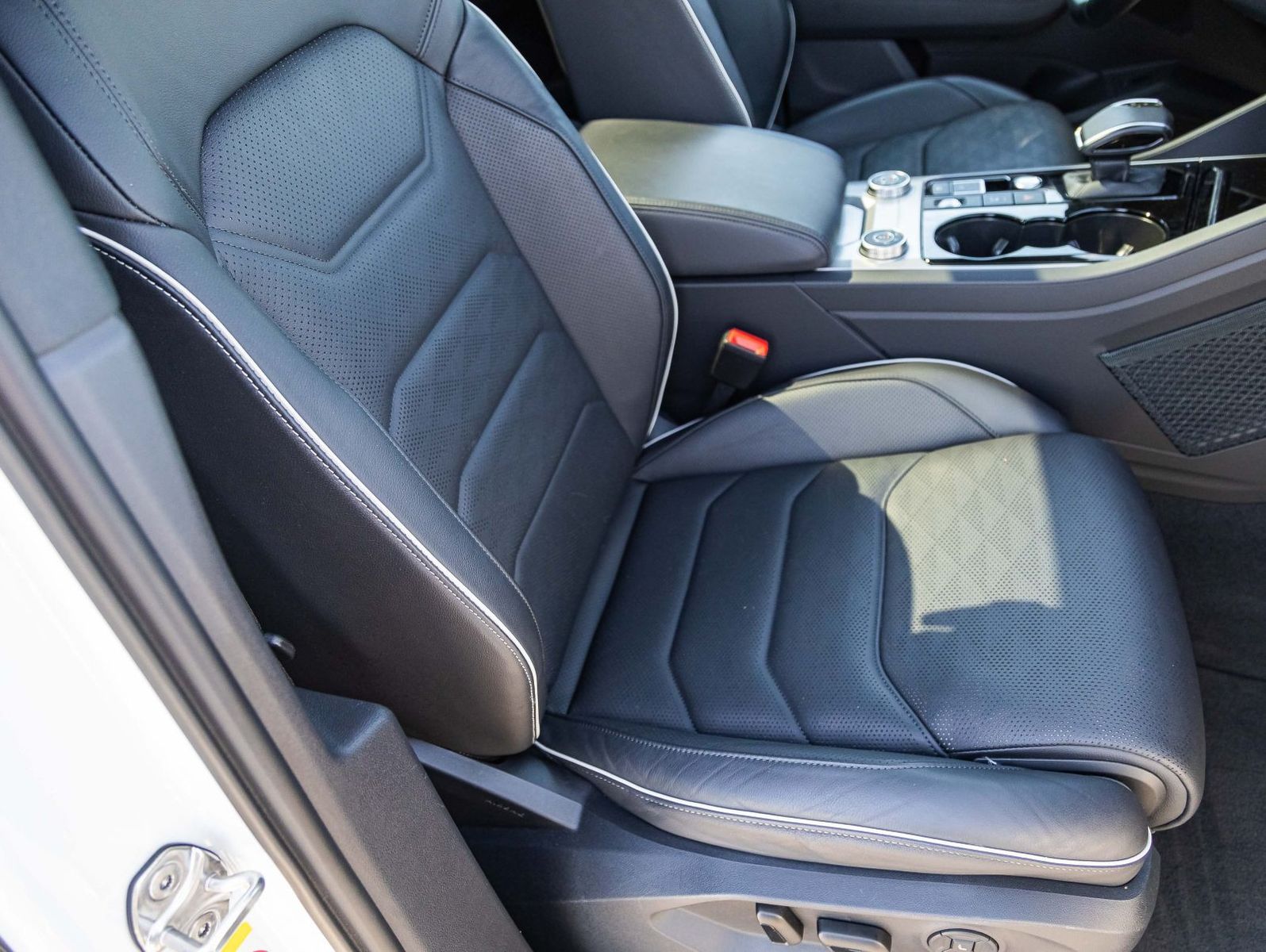 Volkswagen Touareg 3.0 TDI Elegance - Samsaru's Car Outlet