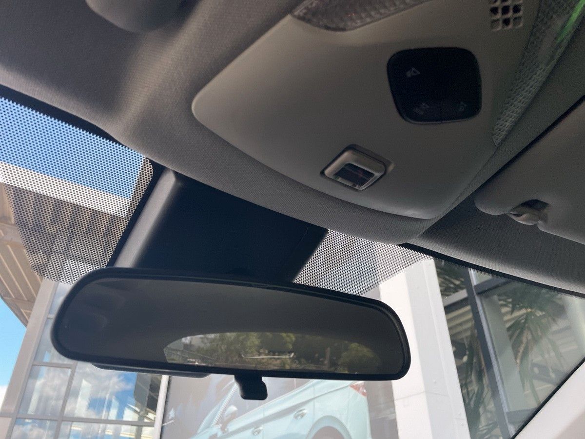 Toyota C-HR 1.8 Hybrid Comfort - Samsaru's Car Outlet