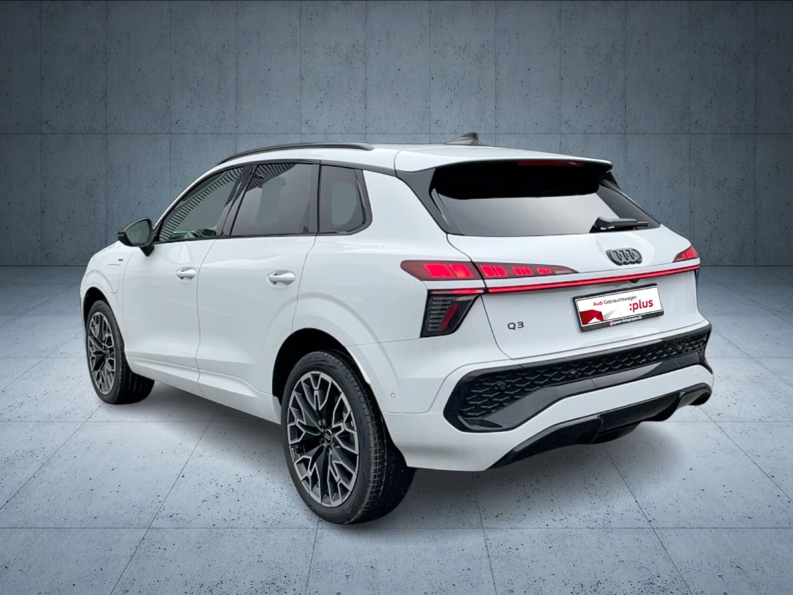 Audi Q3 SUV e-hybrid S tr. S line AHK PANO LED ACC Ca