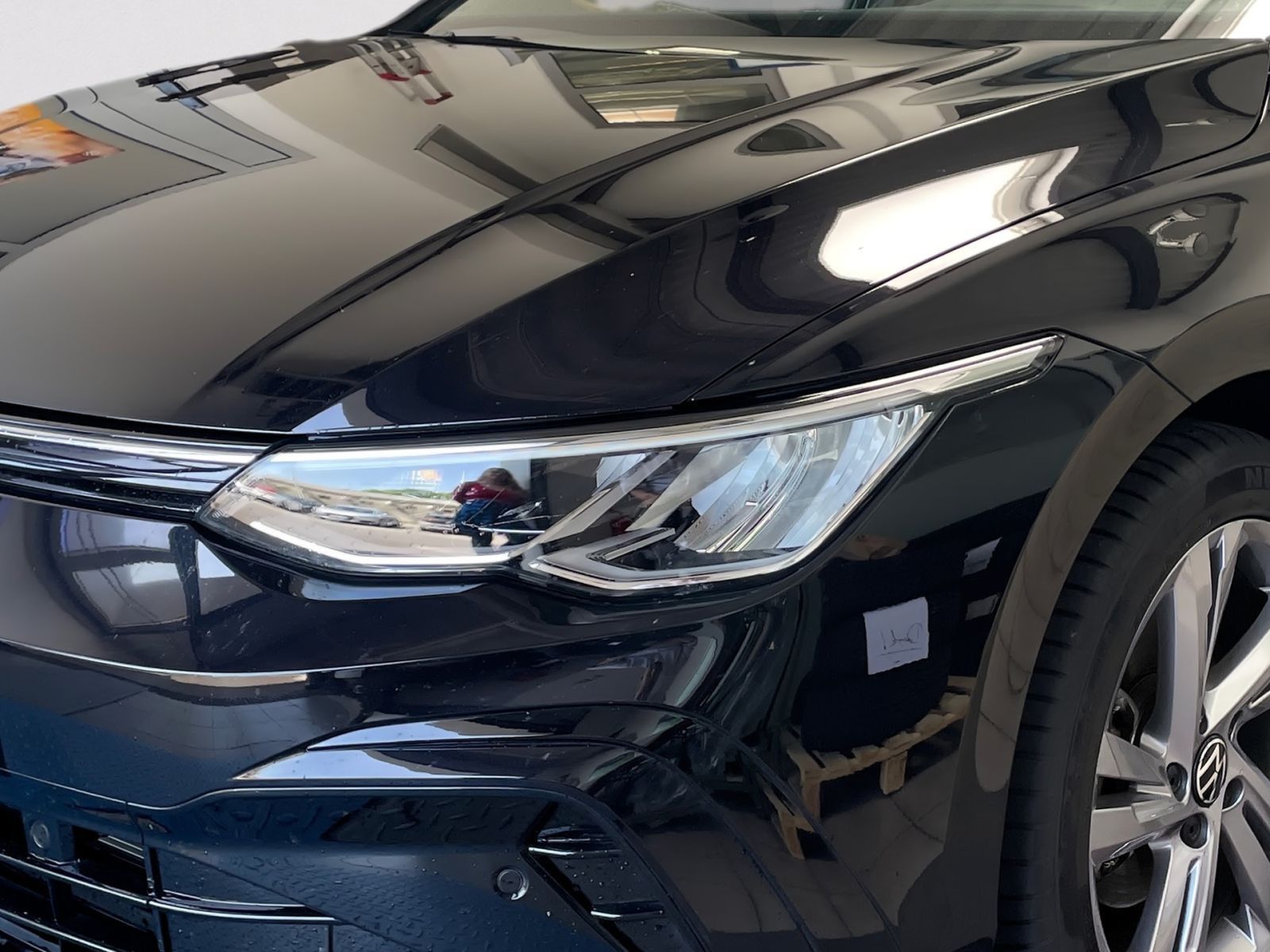 Volkswagen Golf Variant R-Line eTSI - Samsaru's Car Outlet