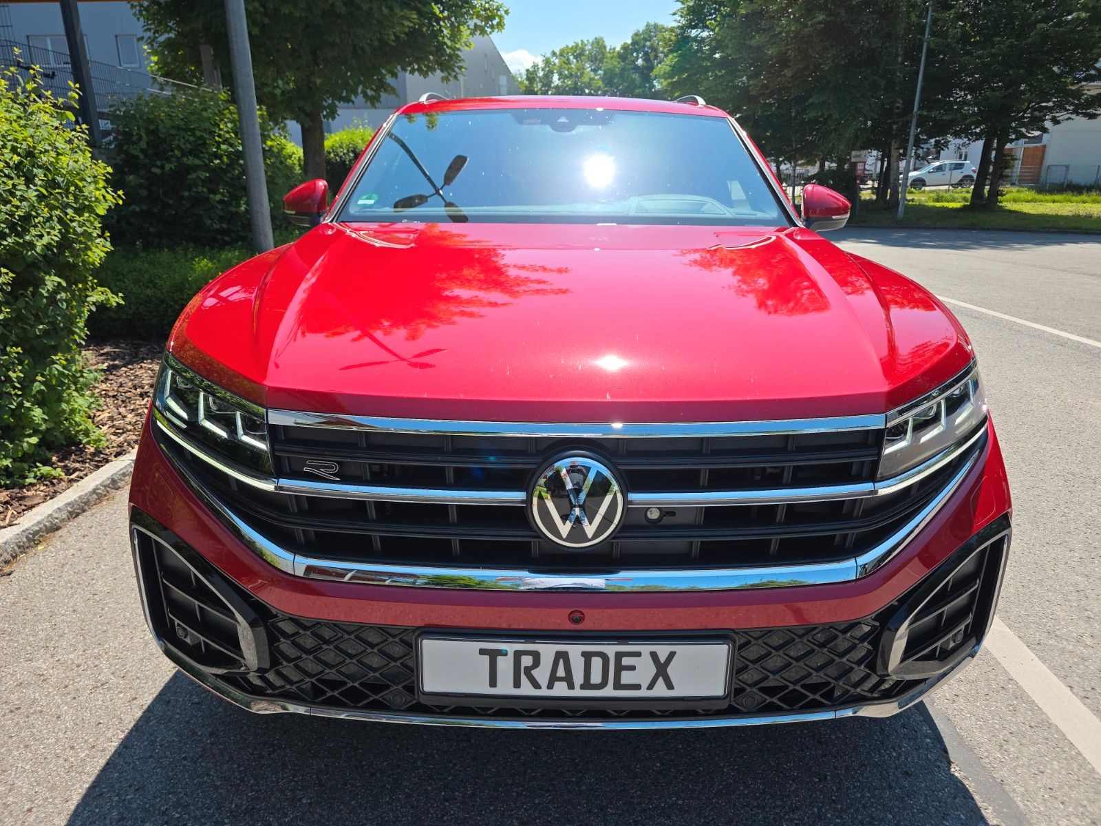 Volkswagen Touareg 3.0 TDI 4Motion R-Line - Samsaru's Car Outlet
