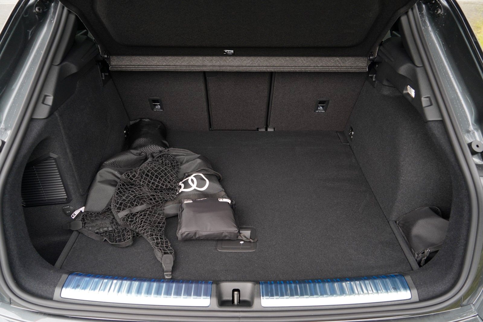 Audi Q3 SUV e-hybrid AHK S-LINE PANO TECH PRO MATRIX